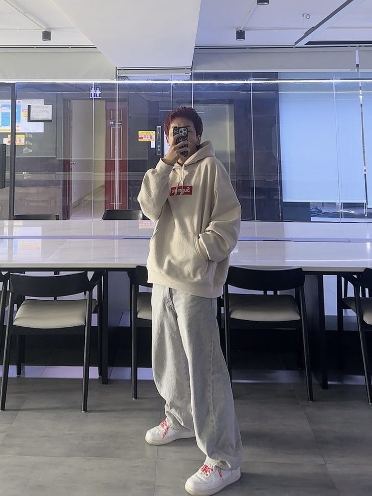 Supreme Box Logo Hooded Sweatshirt Stone - 24FW, Nike x Supreme Air Force 1 Low White 착용 스타일