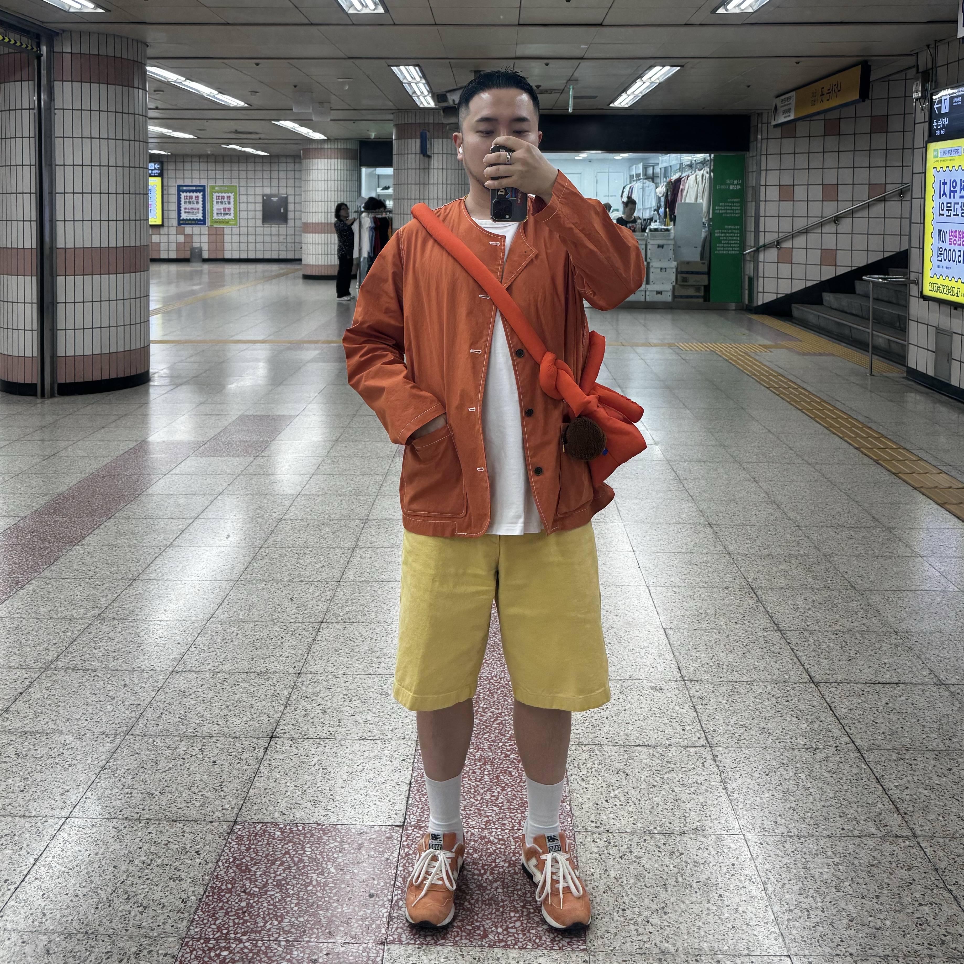 New Balance x J.Crew 1400 Made in USA Orange 착용 스타일
