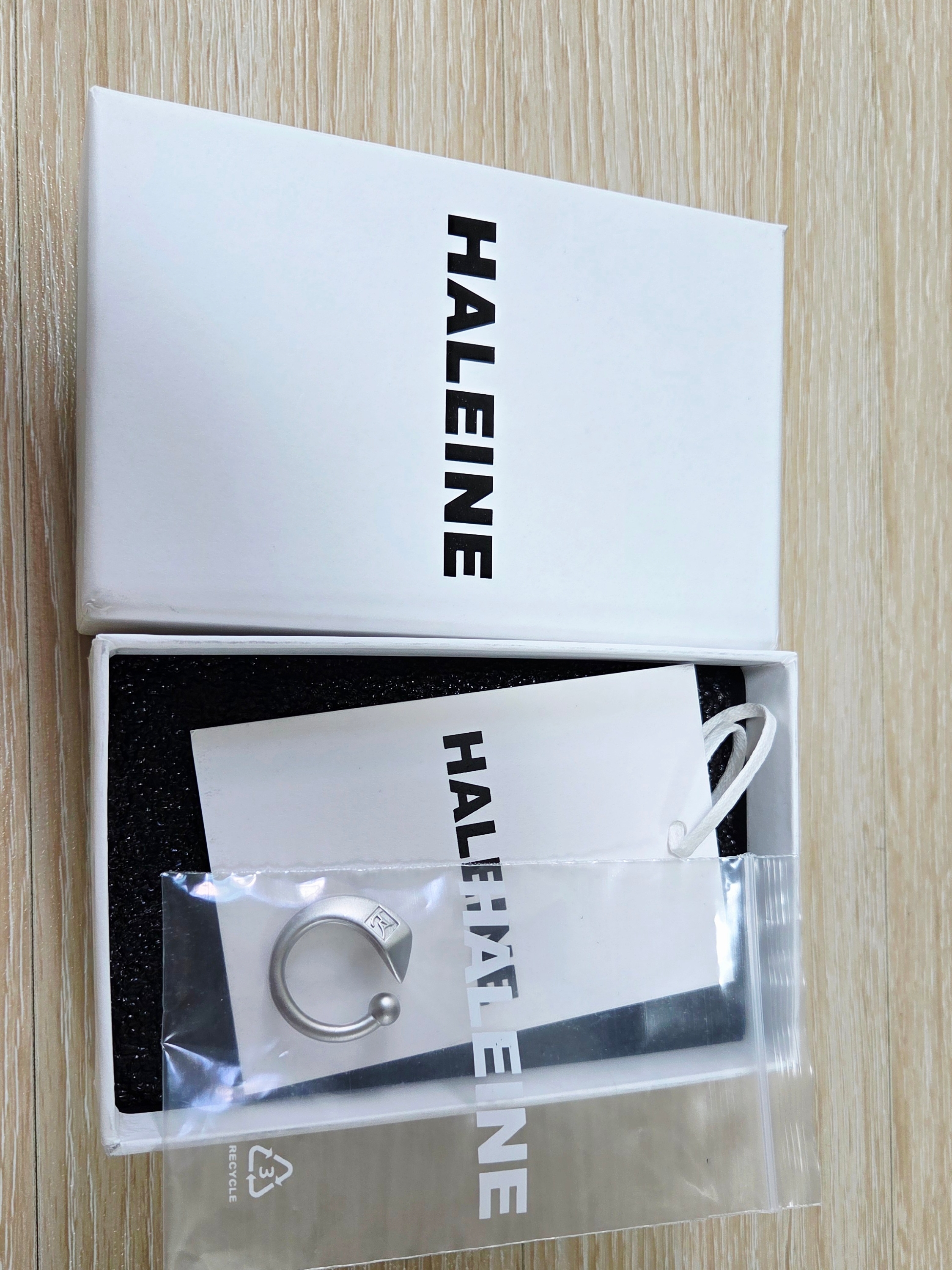Haleine Metal Piercing Ring (VA218) 착용 스타일 - 1