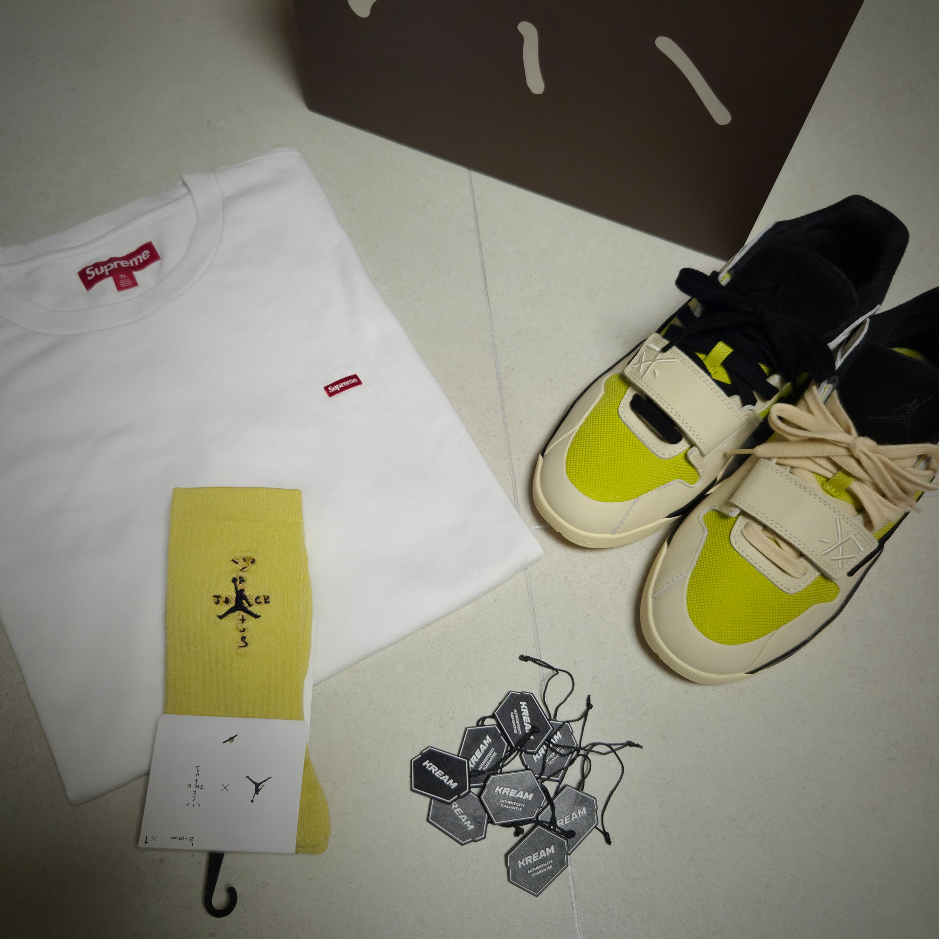 Supreme Small Box T-Shirt White - 23FW, Jordan x Travis Scott Jumpman Jack TR Bright Cactus 착용 스타일
