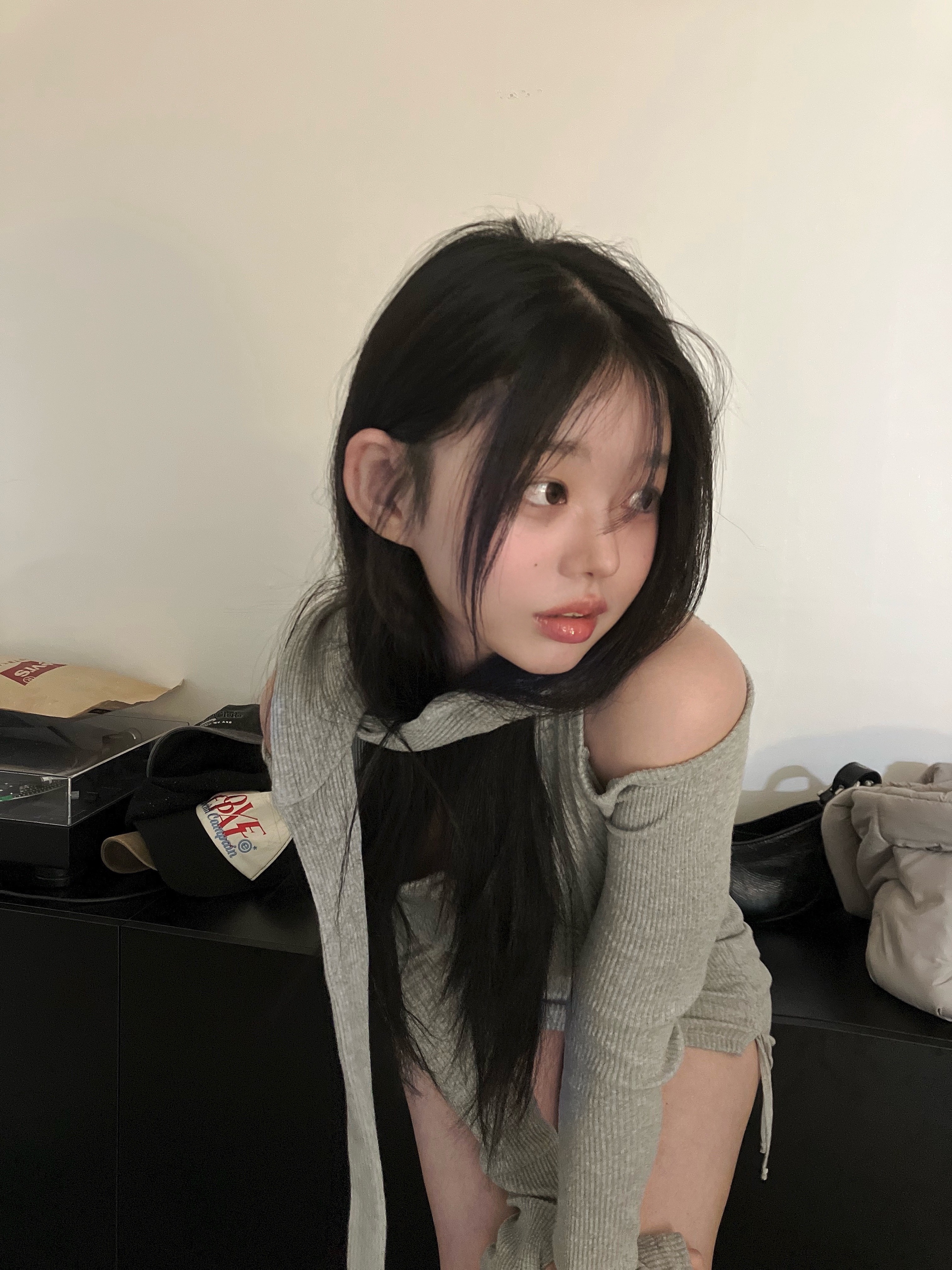 Don't Ask My Plan Off Shoulder Hooded Long Sleeve - Gray, Don't Ask My Plan Shirring String Skirt - Gray 착용 스타일 - 4