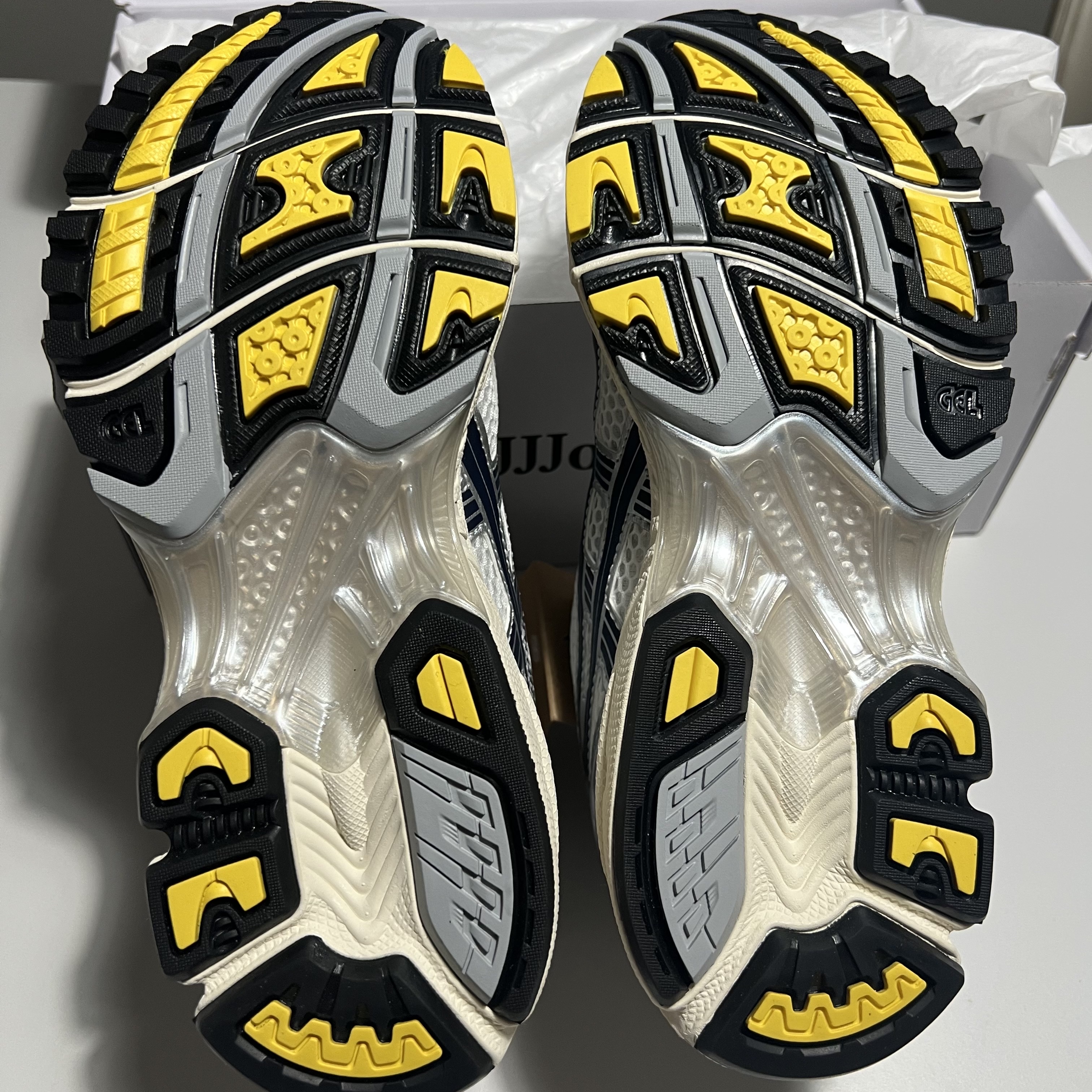 Asics x JJJJound Gel-Kayano 14 White Midnight 착용 스타일 - 5