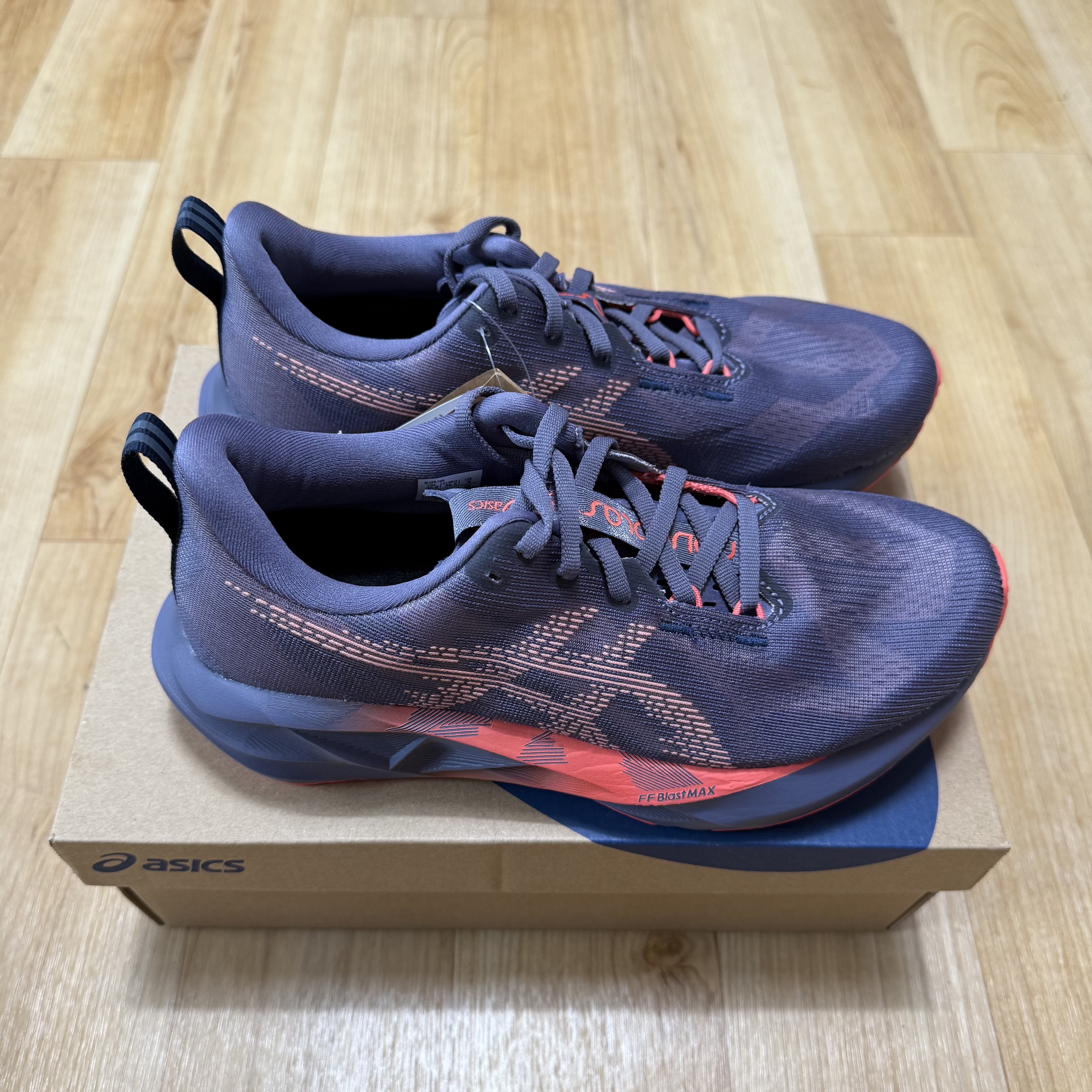 (W) Asics Novablast 5 Greyish Purple Coral Reef 착용 스타일 - 4