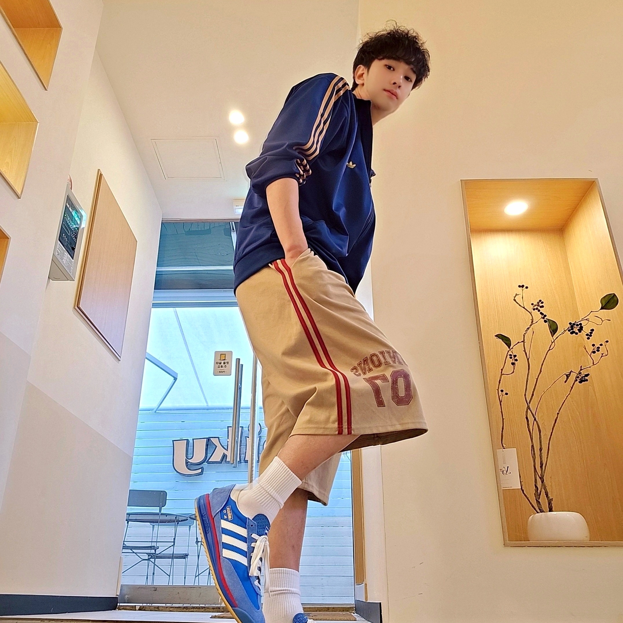 Adidas Track Jacket Night Indigo Mesa - KR Sizing, Adidas Track Jacket Night Indigo Mesa - US Sizing 착용 스타일 - 3