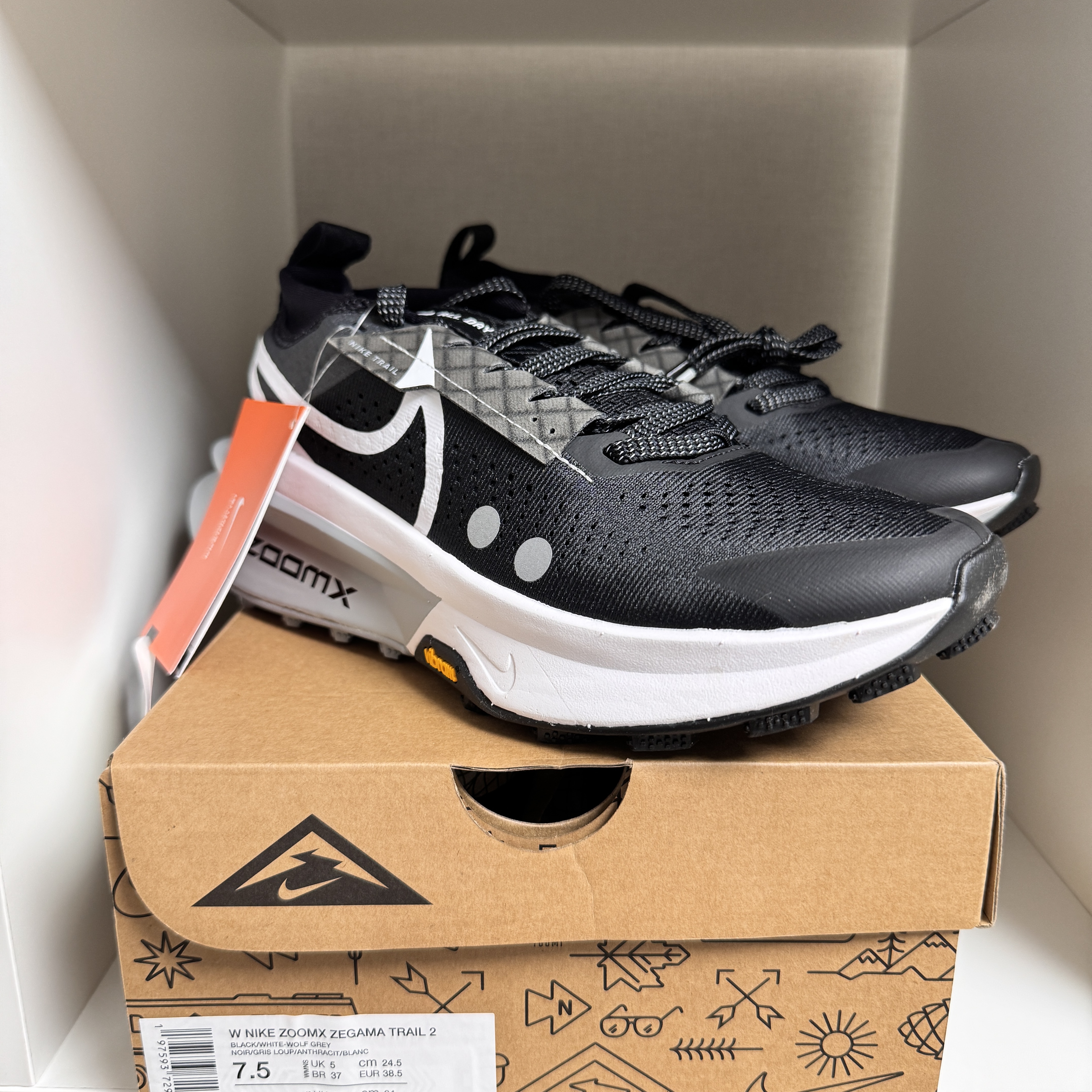 (W) Nike ZoomX Zegama 2 Trail Black Wolf Grey 착용 스타일 - 2