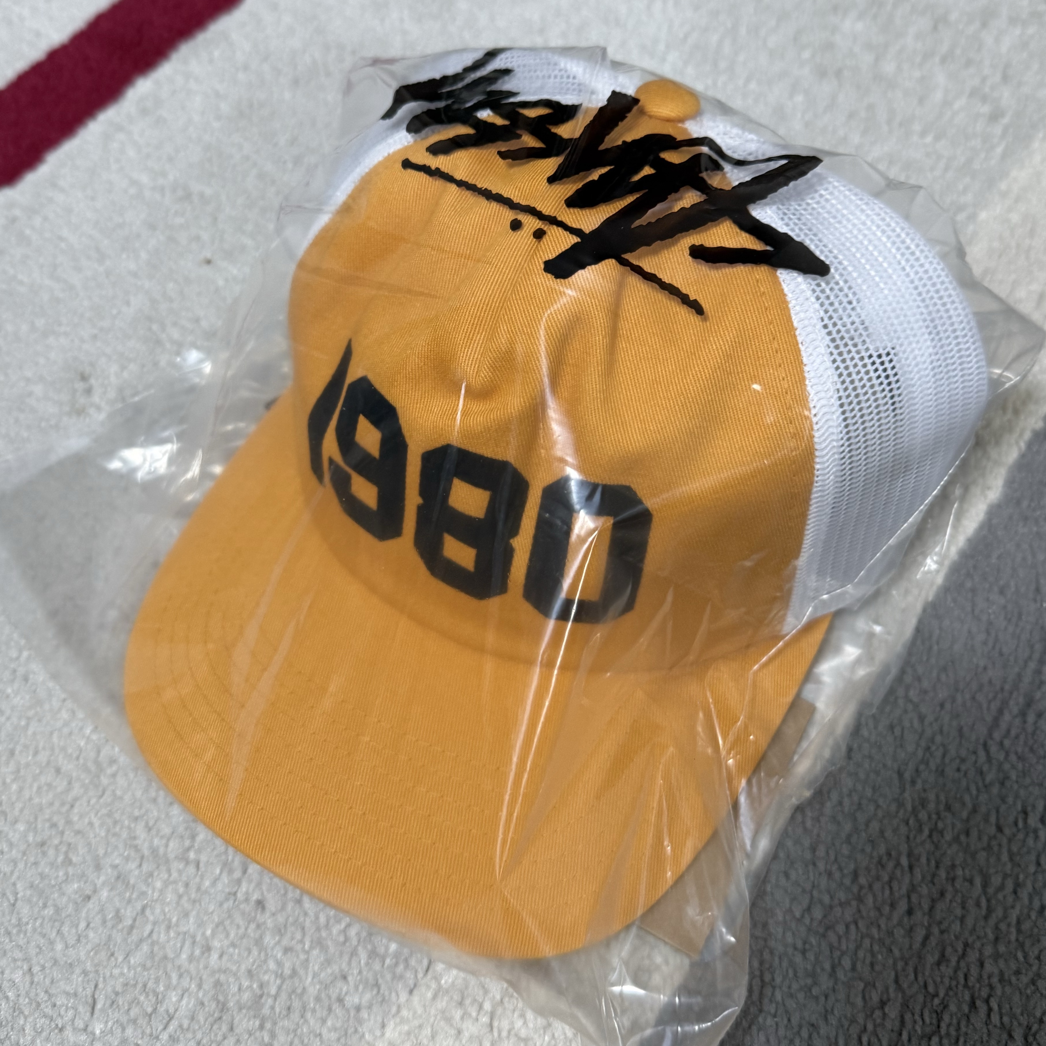 Stussy Trucker 1980 Snapback Golden 착용 스타일 - 2