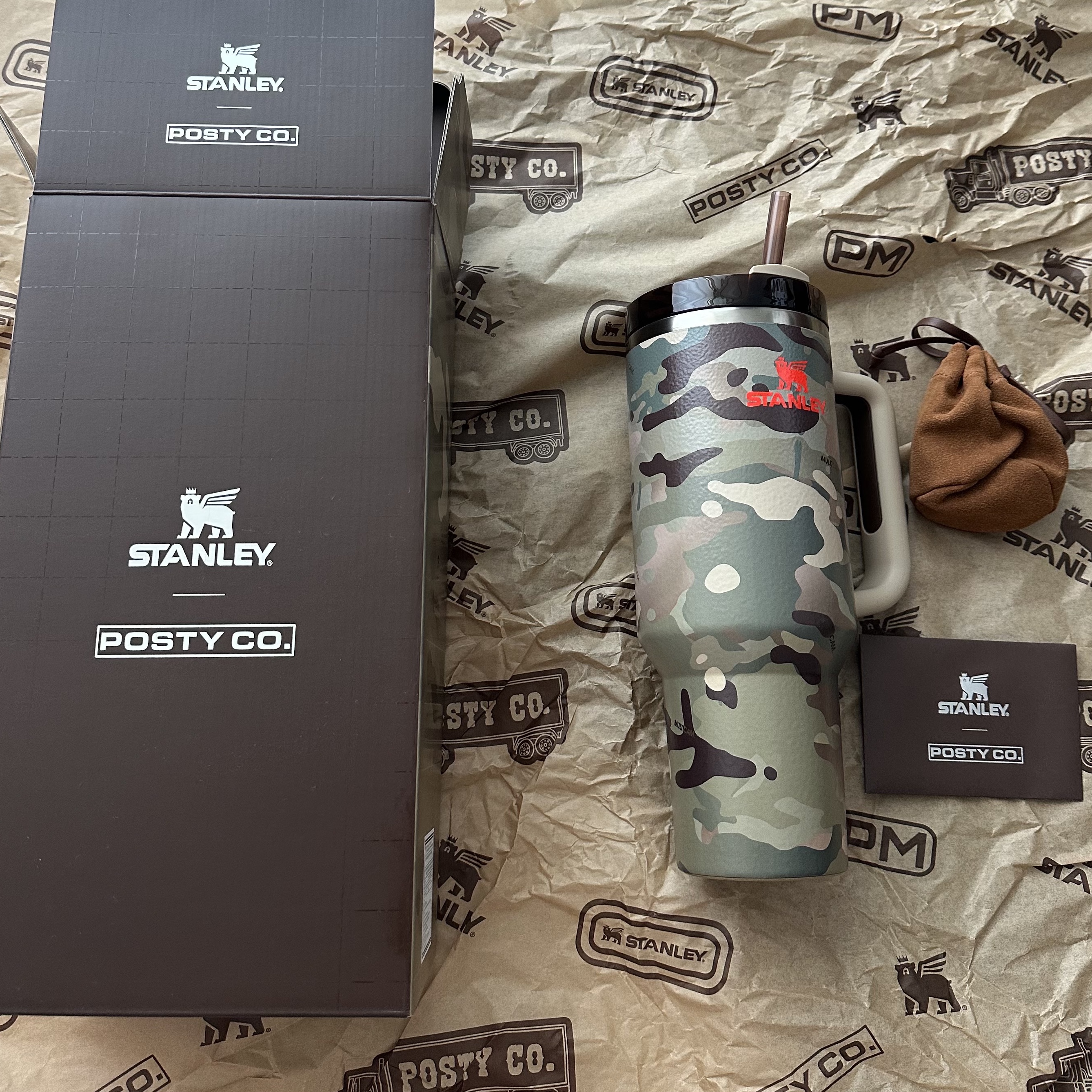 Stanley x The Post Malone Quencher H2.0 Flowstate Tumbler 1.18L Multicam 착용 스타일