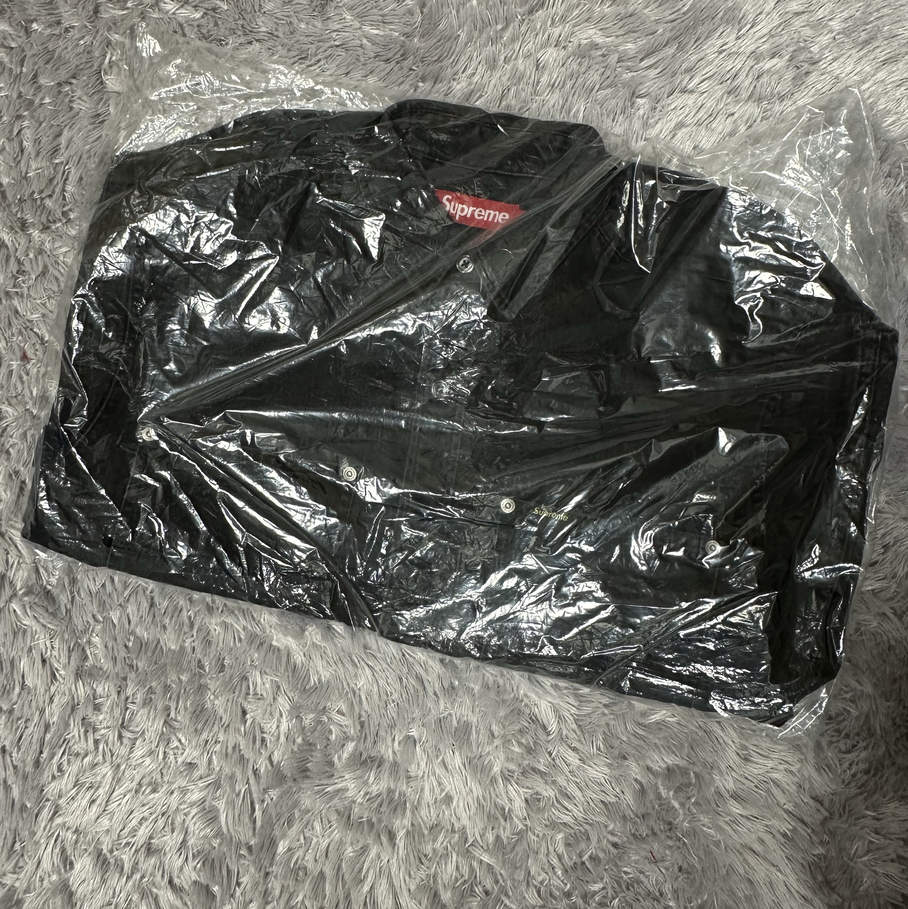 Supreme Loose Fit S/S Denim Painter Shirt Black - 25SS 착용 스타일