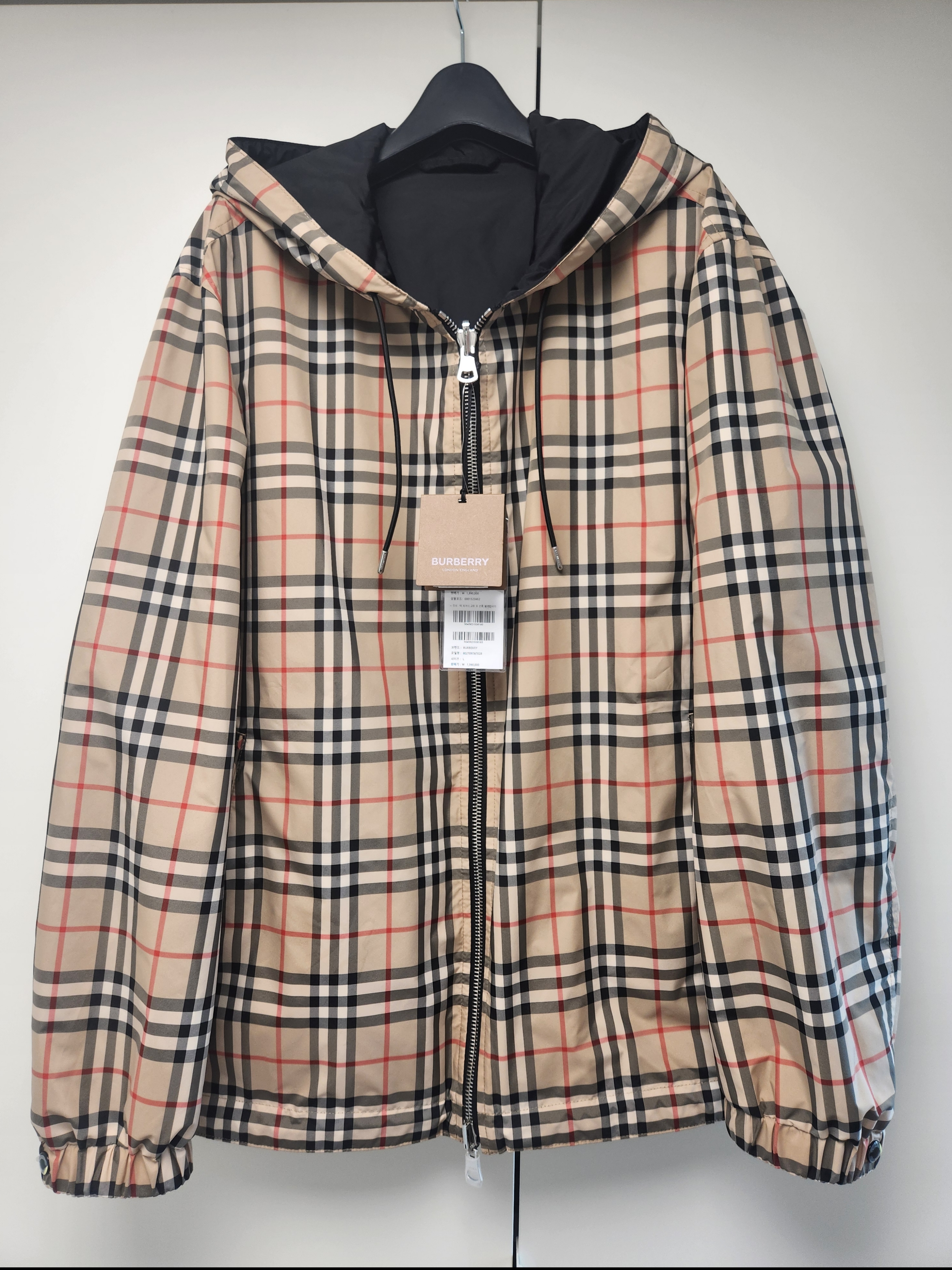 Burberry Reversible Vintage Check Hooded Jacket Archive Beige 착용 스타일