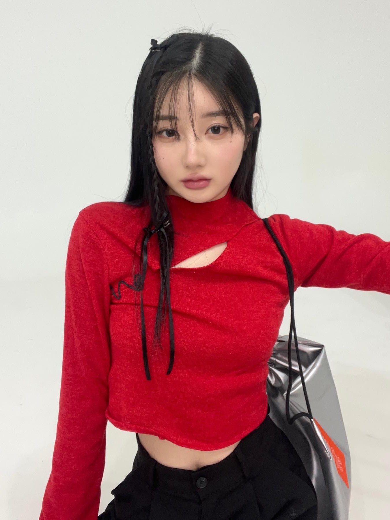 Don't Ask My Plan Cut Out Knit Crop Top - Red 착용 스타일 - 1