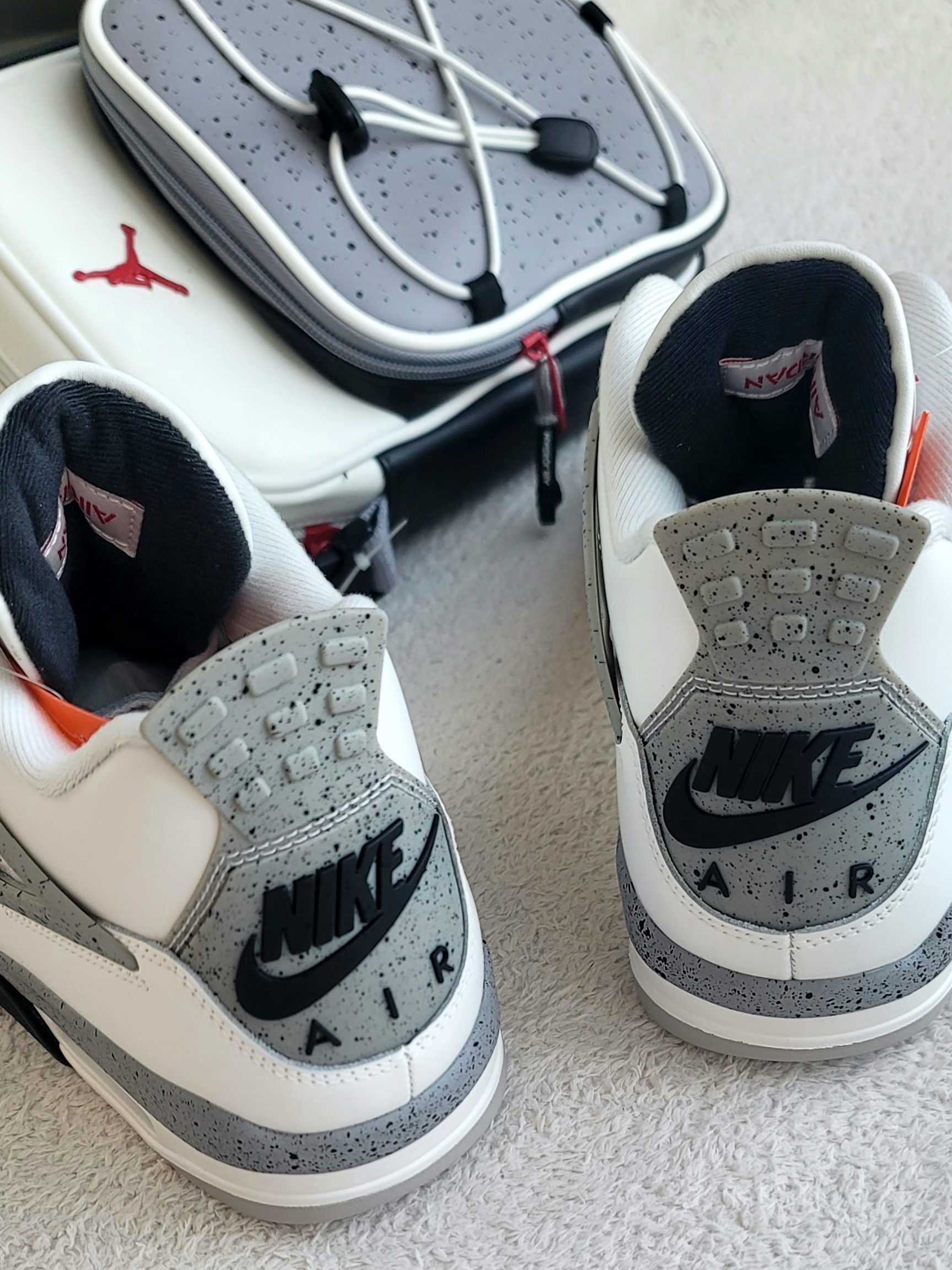 Jordan 4 Retro OG White Cement 2025 착용 스타일 - 3