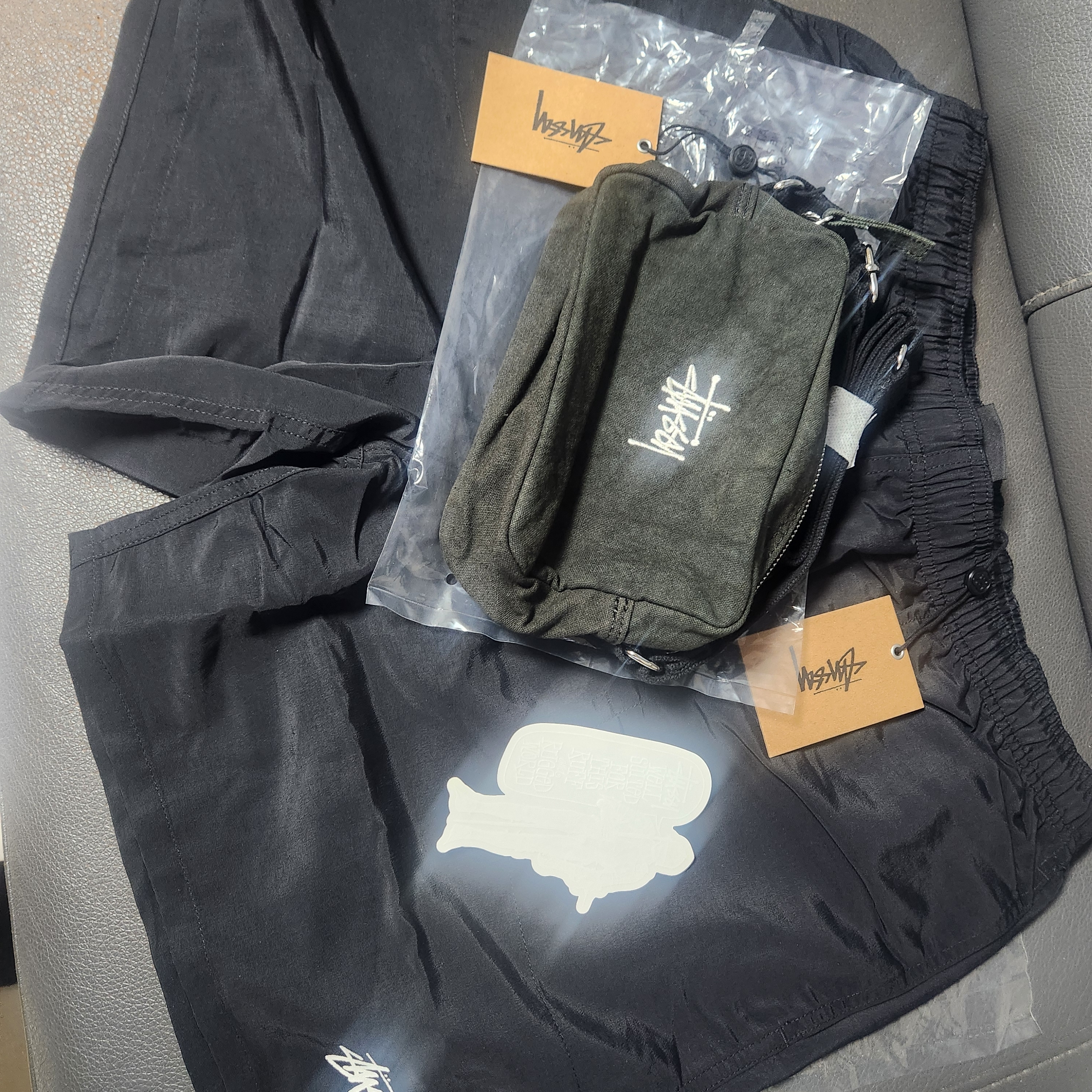 Stussy Stock Water Shorts Black, Stussy Canvas Side Pouch Washed Black 착용 스타일 - 1