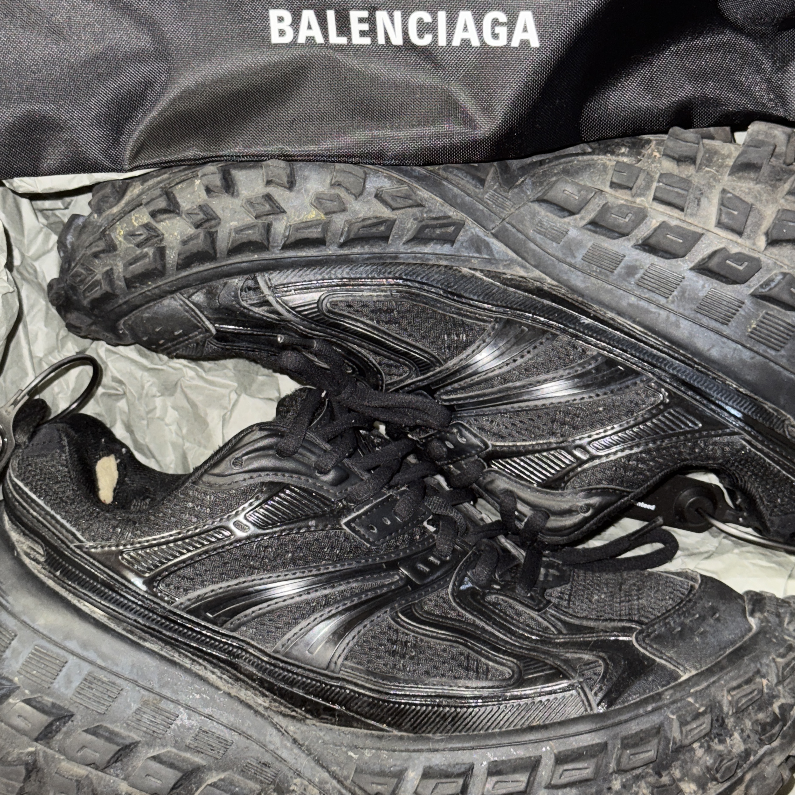 Balenciaga 3XL Sneakers Light Beige, Balenciaga Defender Sneakers Black 착용 스타일 - 2