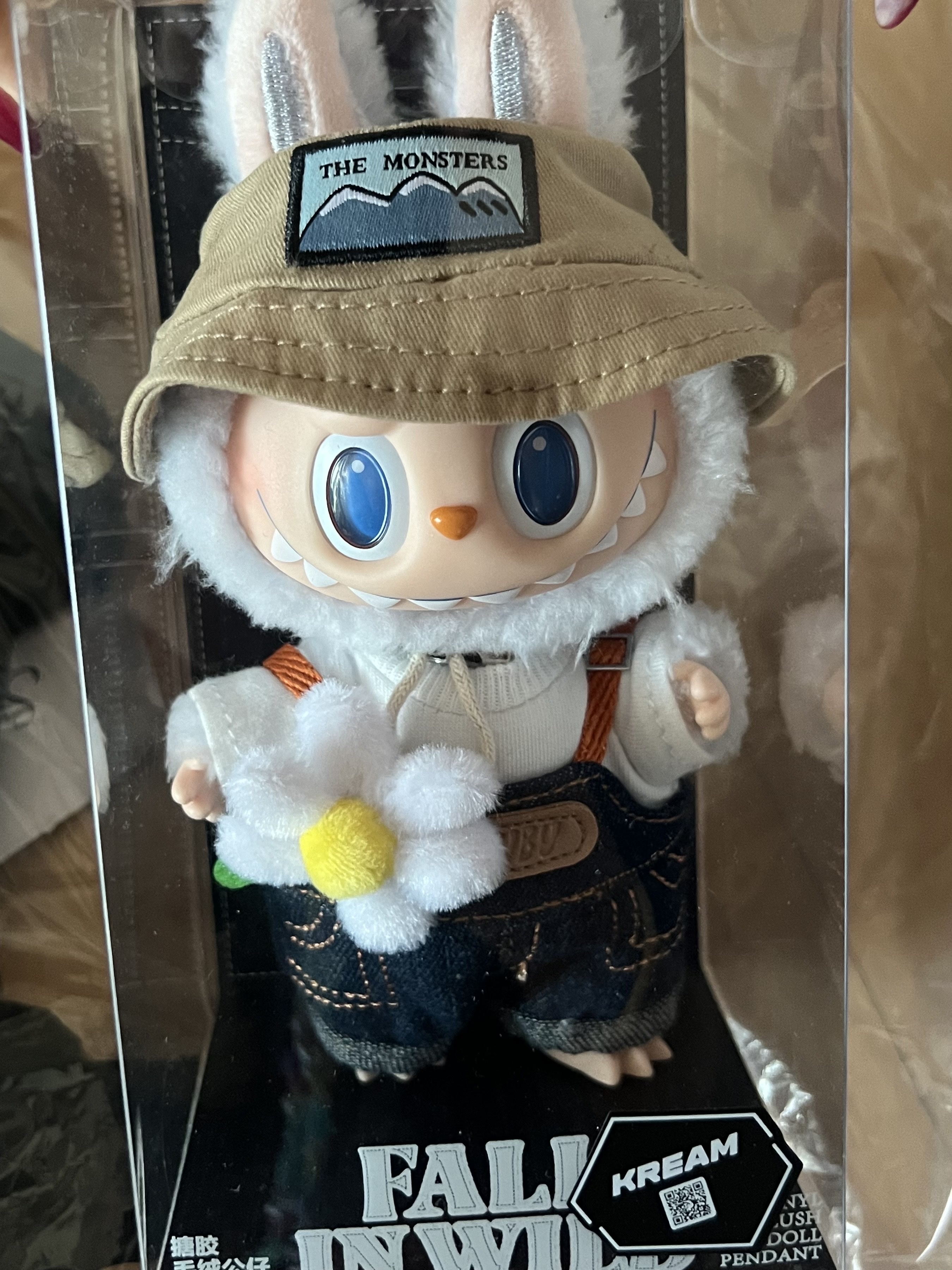 Pop Mart Fall In Wild Labubu Series Toy Keyring 착용 스타일
