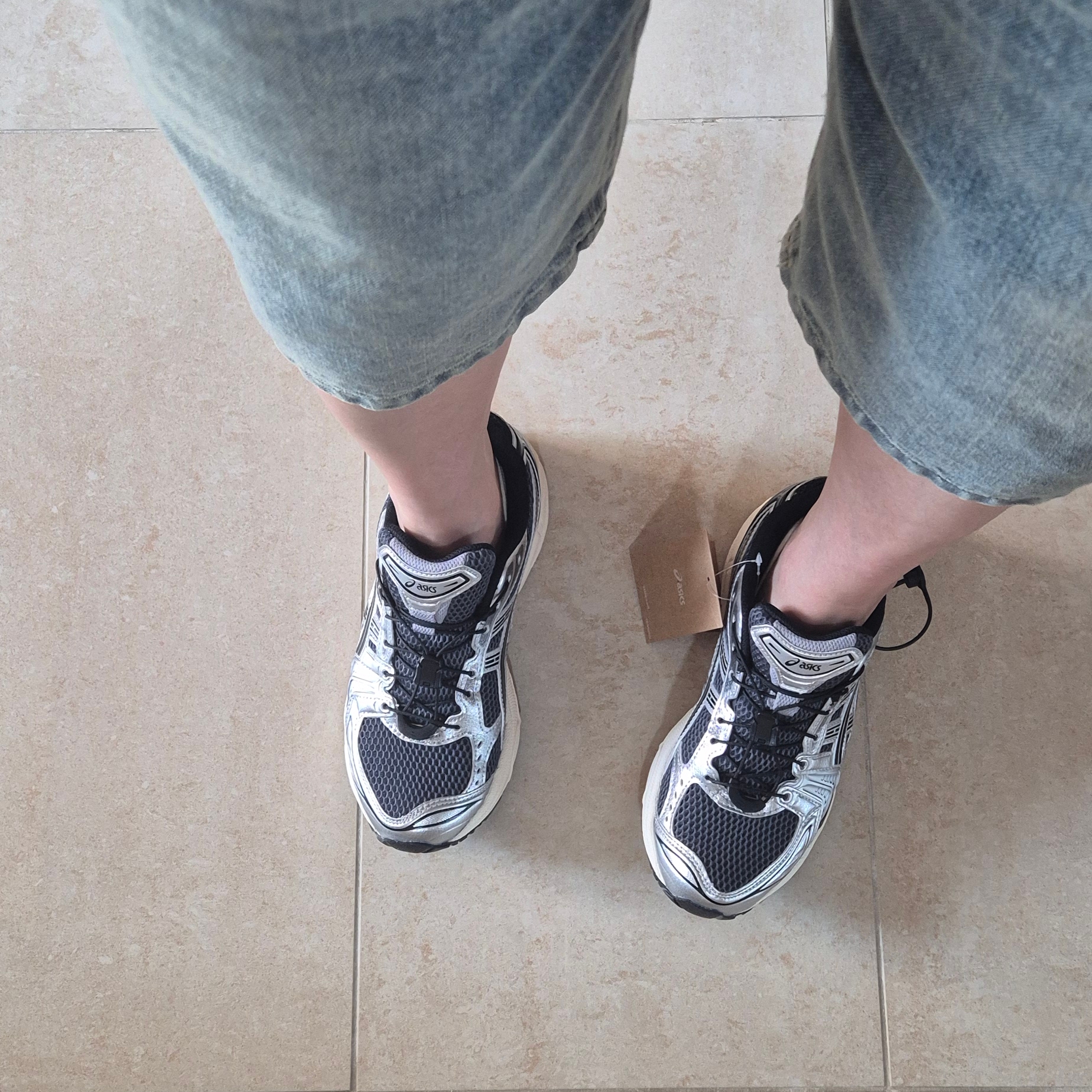 Asics Unlimited Gel-Kayano 14 Carrier Grey Black 착용 스타일