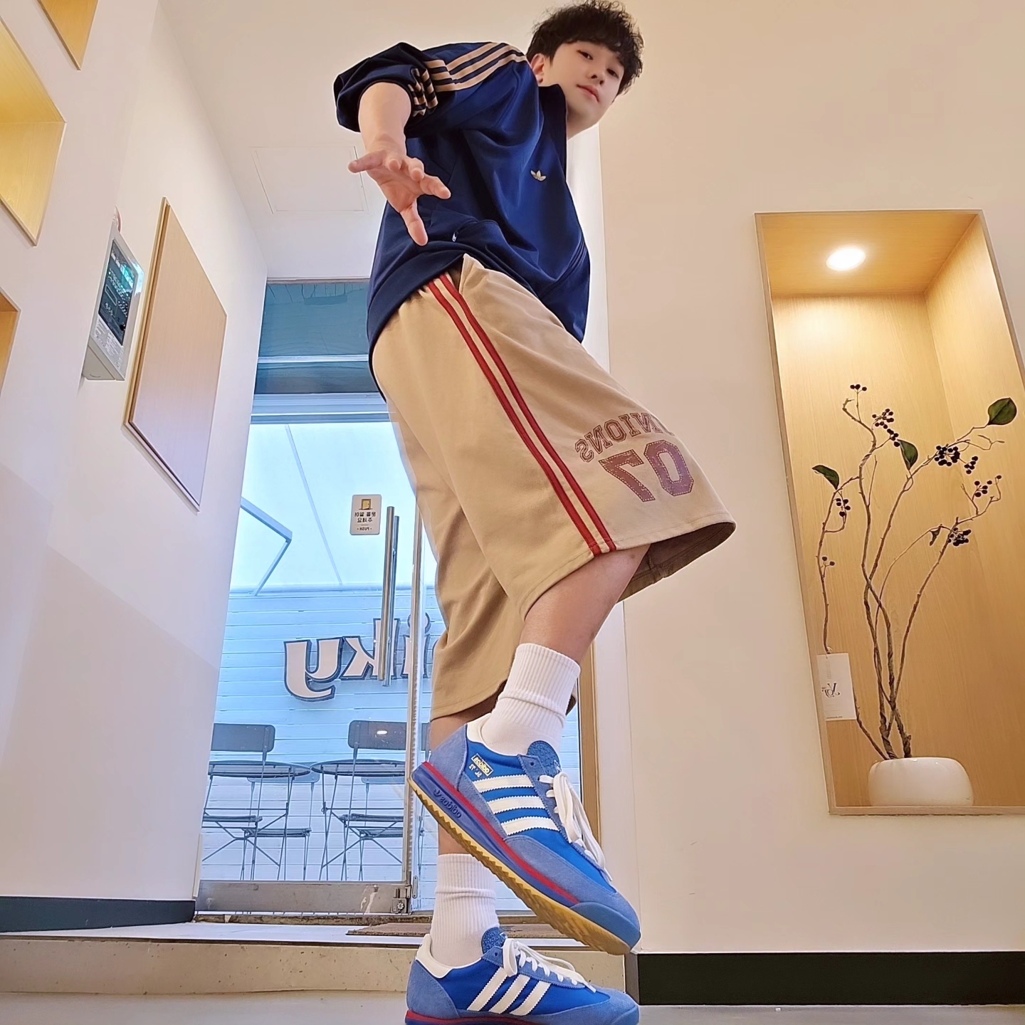 Adidas Track Jacket Night Indigo Mesa - KR Sizing, Adidas Track Jacket Night Indigo Mesa - US Sizing 착용 스타일 - 4