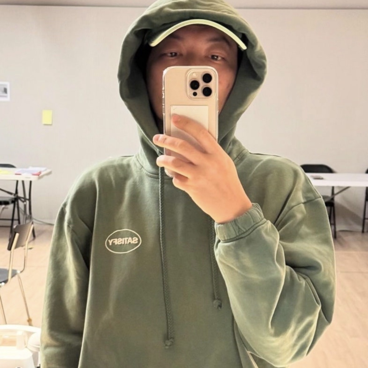 Satisfy Softcell Hoodie Sun Bleached Green 착용 스타일 - 2