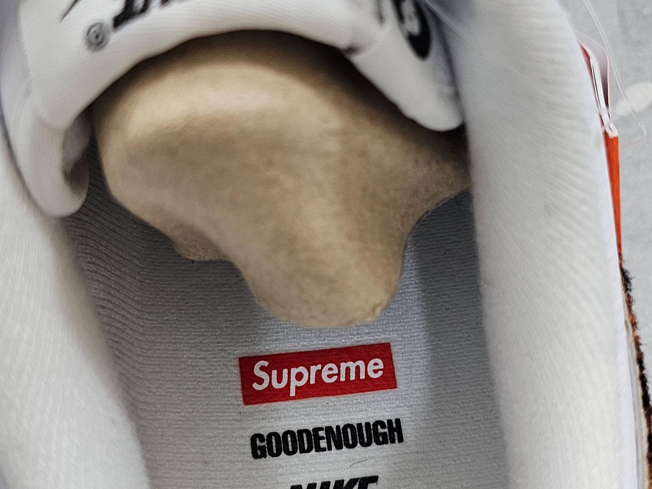 Nike x Supreme x GOODENOUGH Air Force 1 Low White - 25SS 착용 스타일 - 5