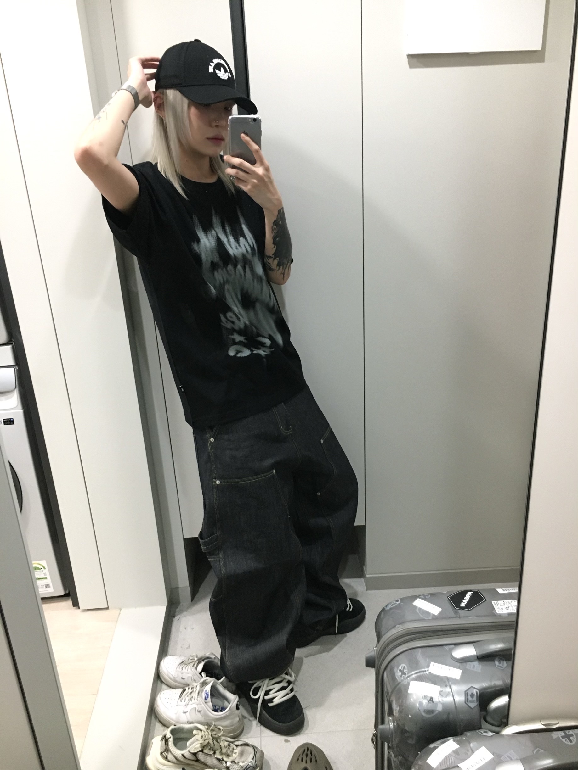 Adidas x BAPE Baseball Cap Black, GRAILZ x KOIN SEOUL Carpenter Raw Denim Pants Indigo 착용 스타일