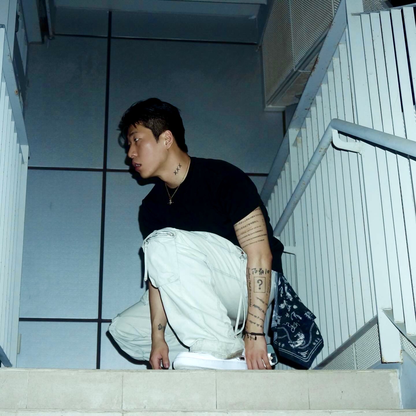 Thevinylhouse Tvh Western Pattern Bandana Navy, Zara Utility Jeans Pocket Sky Blue 착용 스타일