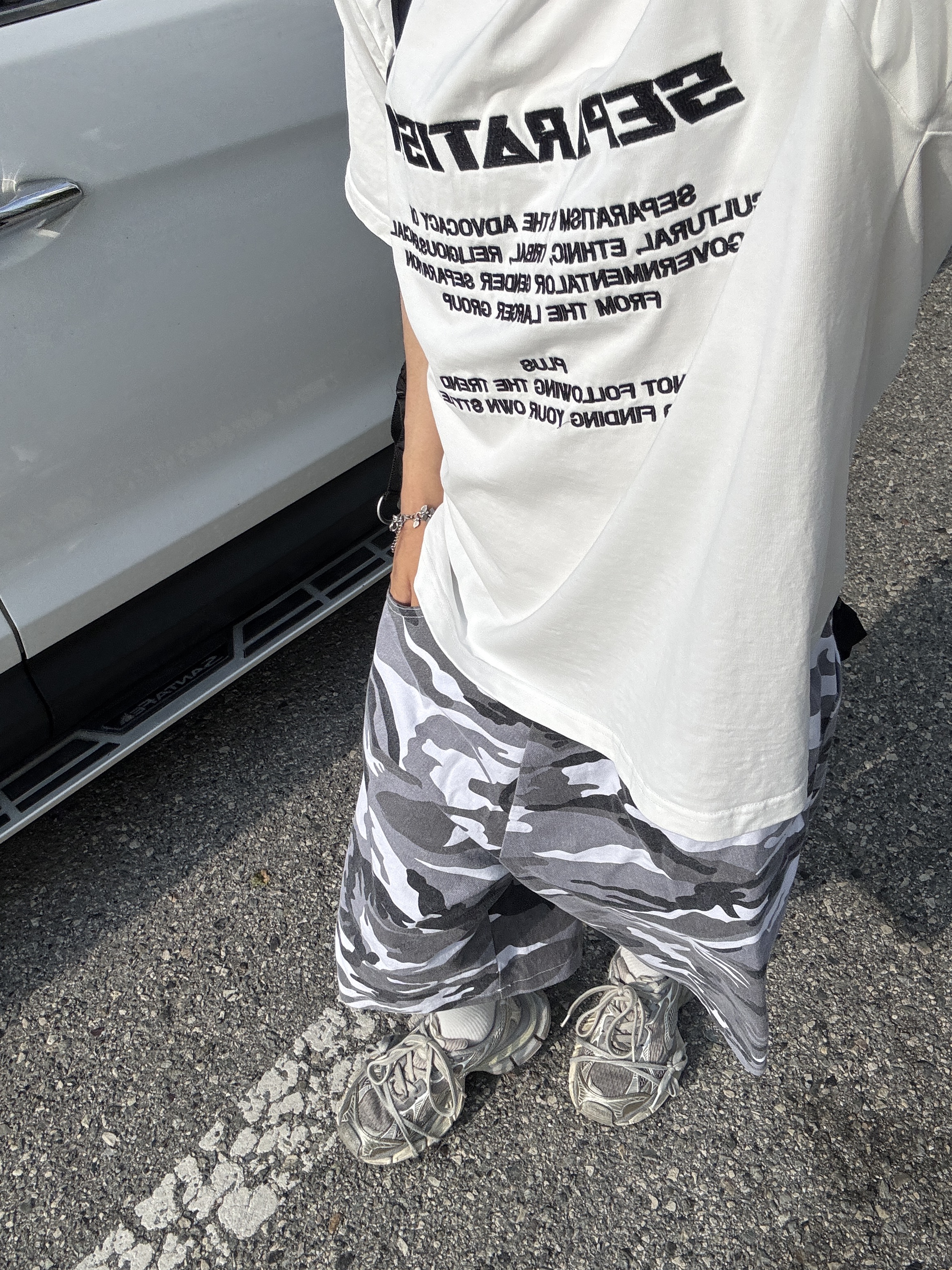 SLOW RECORD HOUSE Carpenter Bermuda Wide Camo Pants White, Hono Report Leaf Bracelet 착용 스타일