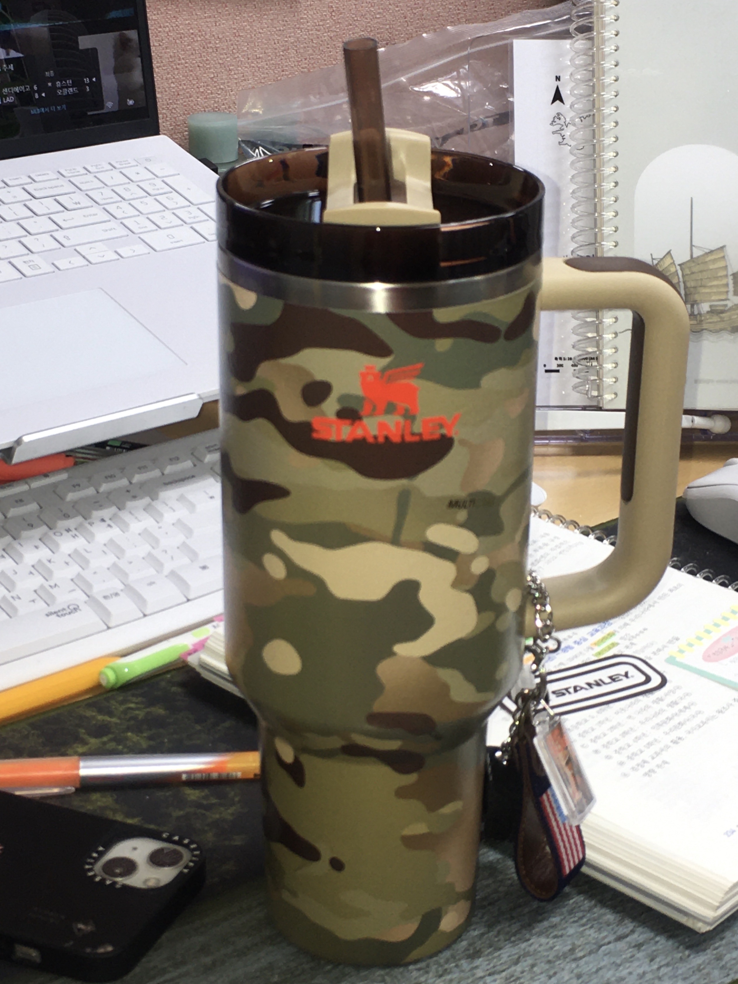 Stanley x The Post Malone Quencher H2.0 Flowstate Tumbler 1.18L Multicam 착용 스타일 - 3