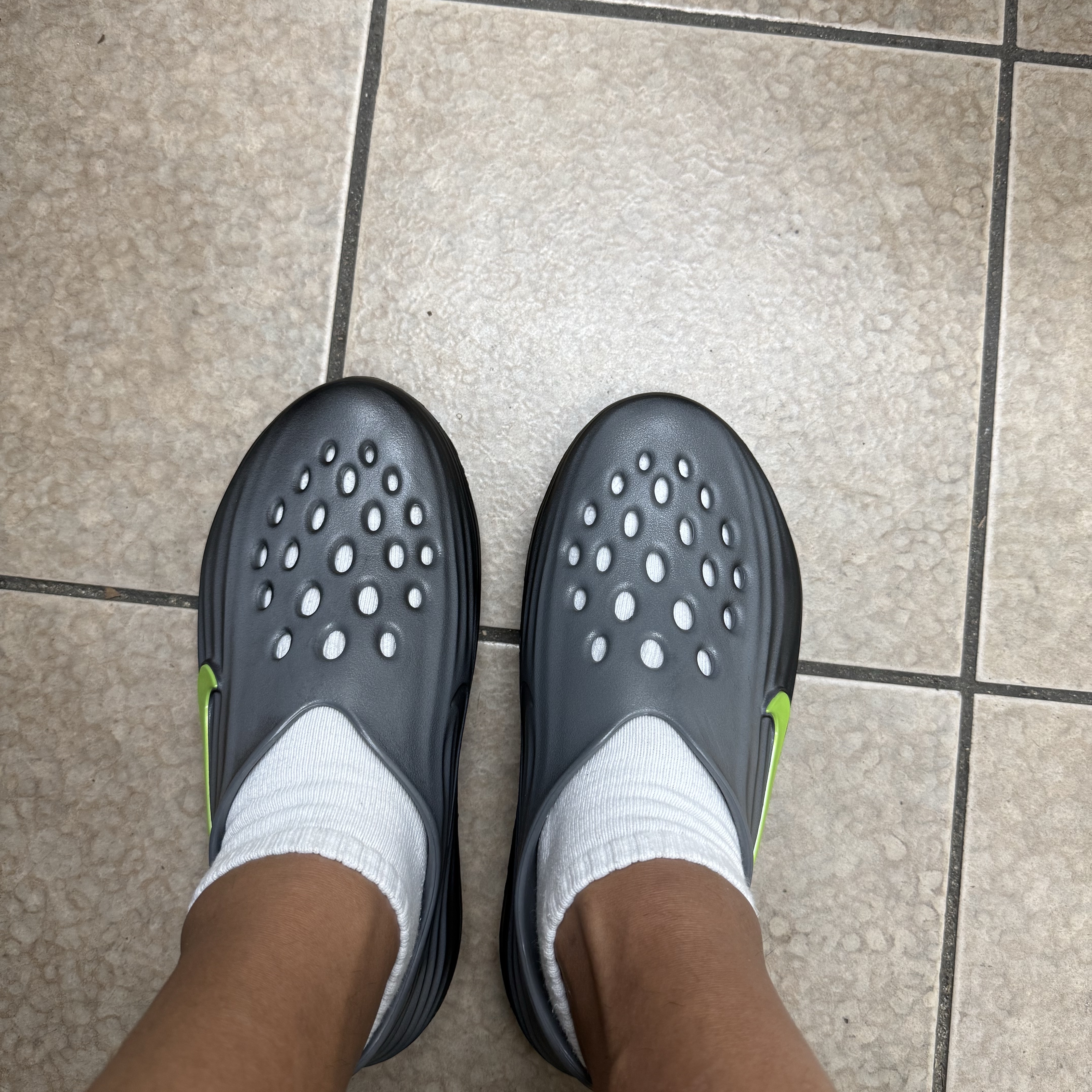 Nike ReactX Rejuven8 Black Cool Grey 착용 스타일