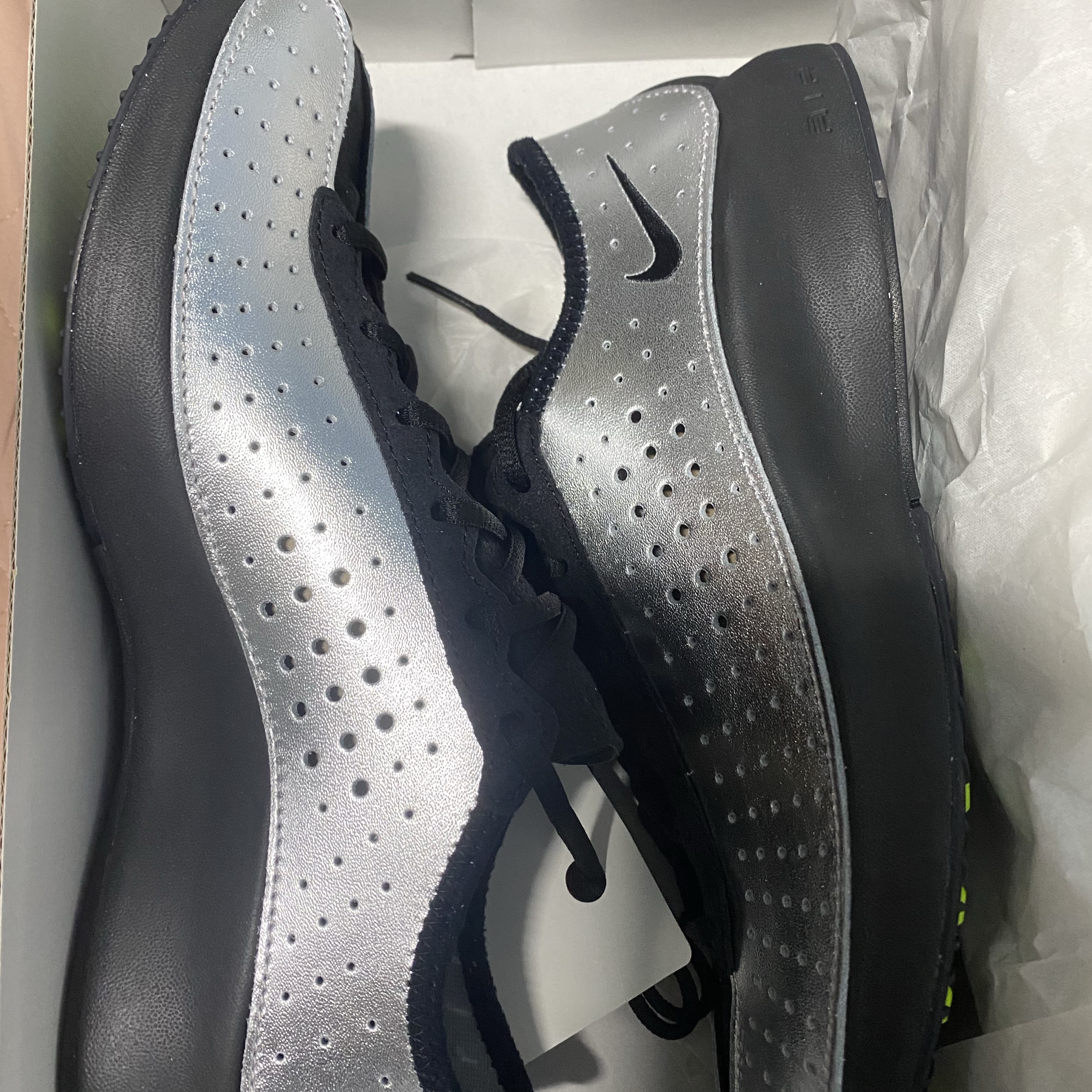 (W) Nike Air Superfly Metallic Silver and Black 착용 스타일