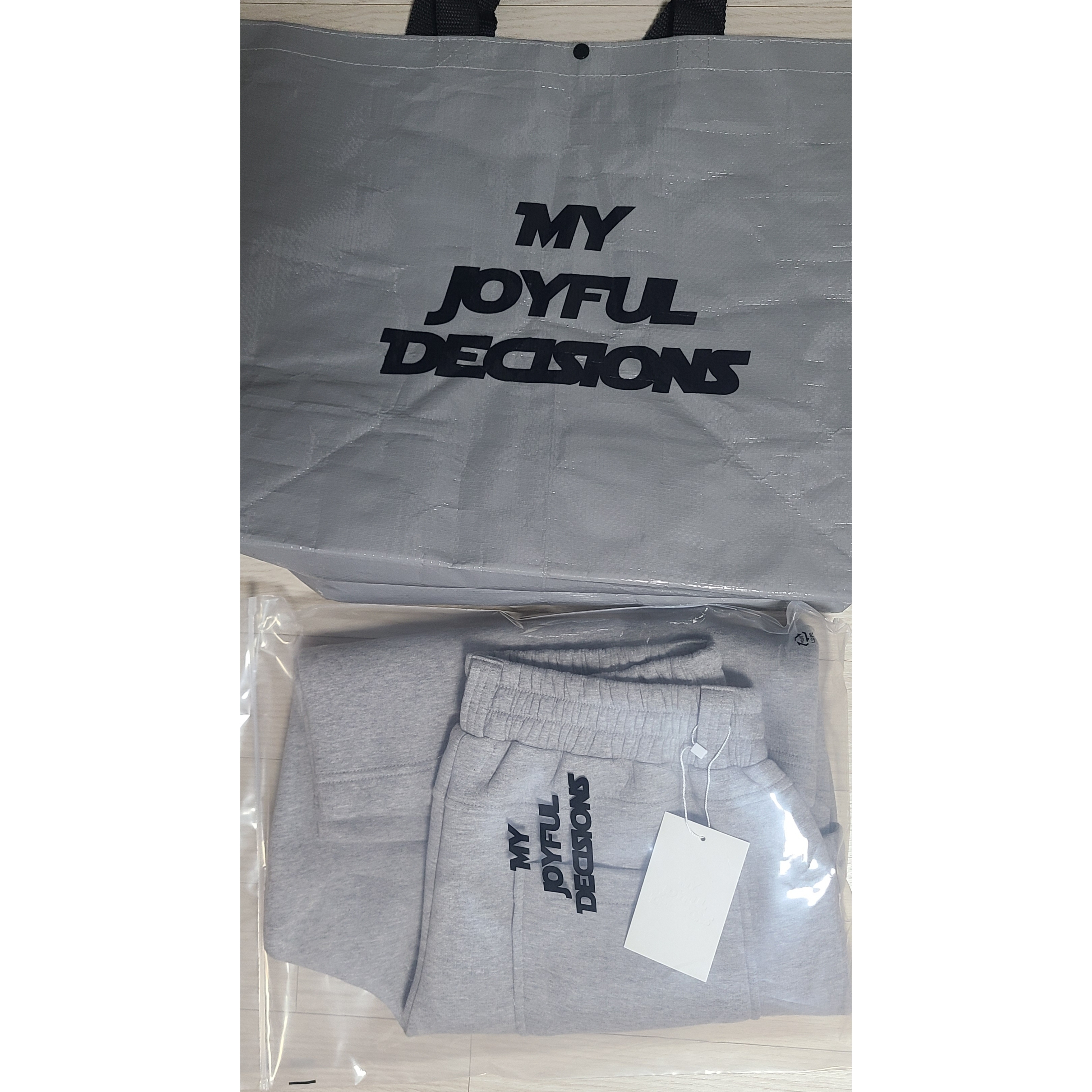 MJD x Koin Seoul Wide Carpenter Bermuda Pants Melange Grey 착용 스타일