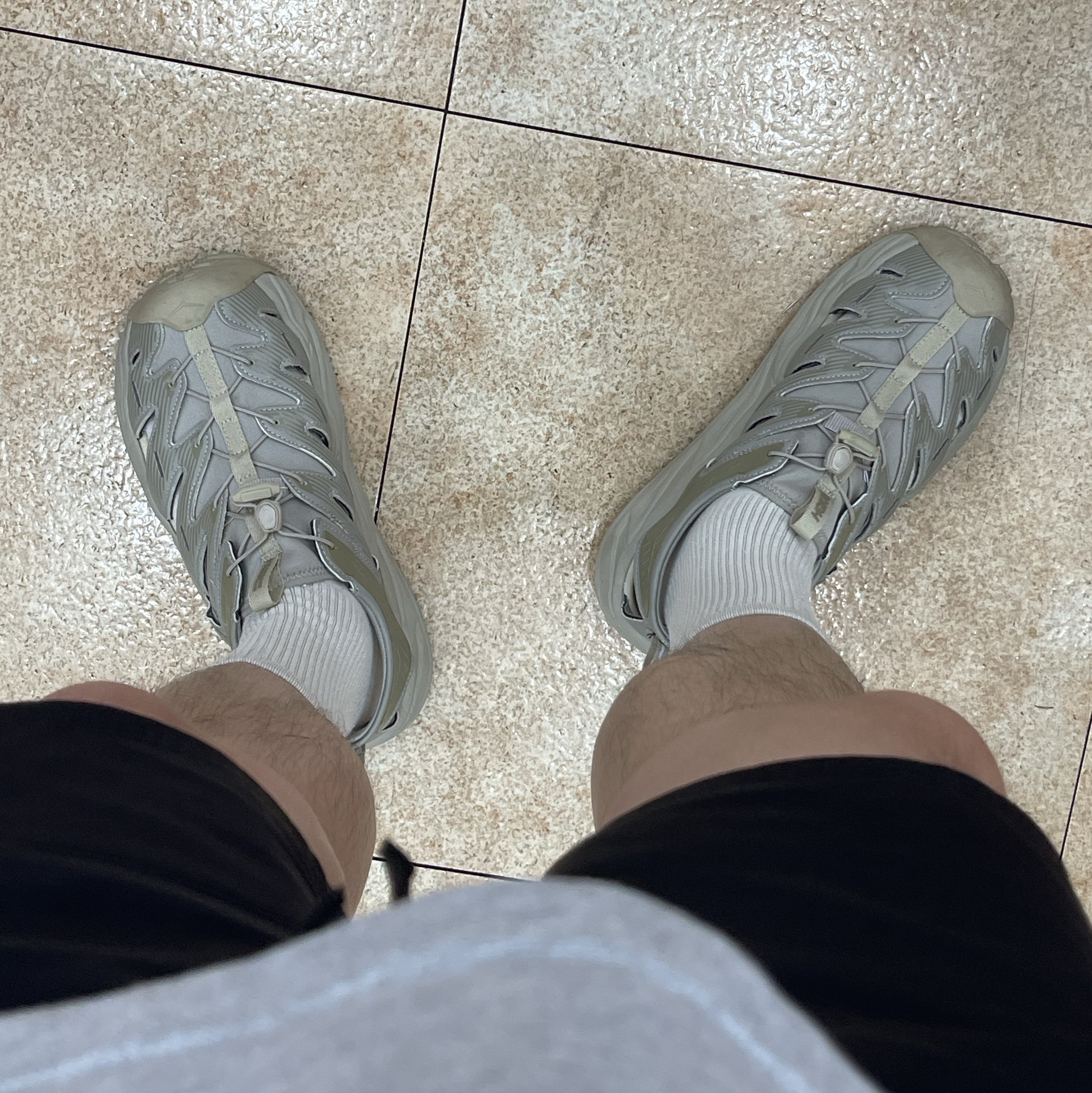 Hoka Hopara Oxford Tan 착용 스타일