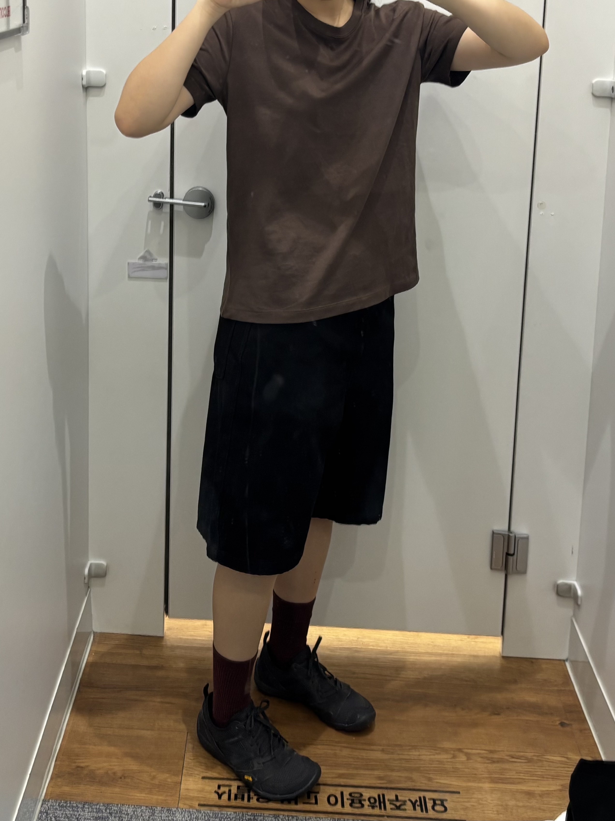 New Balance Minimus MT10O Black Castlerock, Polyteru 1011 Nylon Track Pants Dark Navy 착용 스타일 - 2