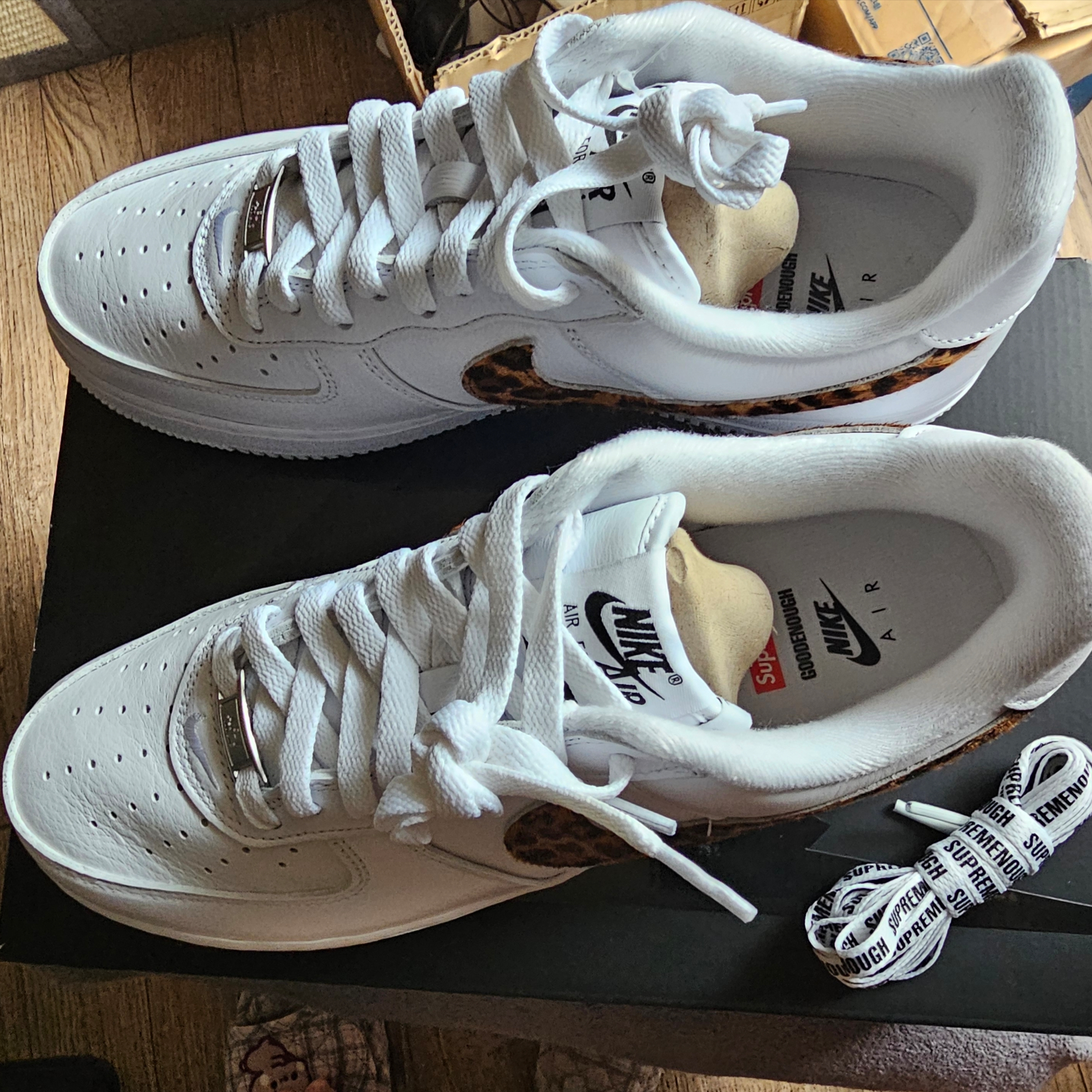 Nike x Supreme x GOODENOUGH Air Force 1 Low White - 25SS 착용 스타일 - 2
