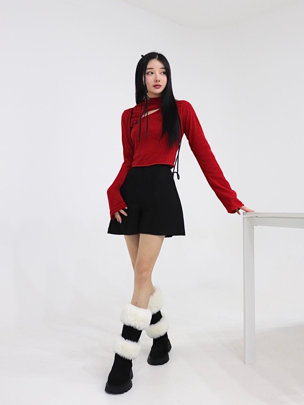 Don't Ask My Plan Cut Out Knit Crop Top - Red 착용 스타일 - 5