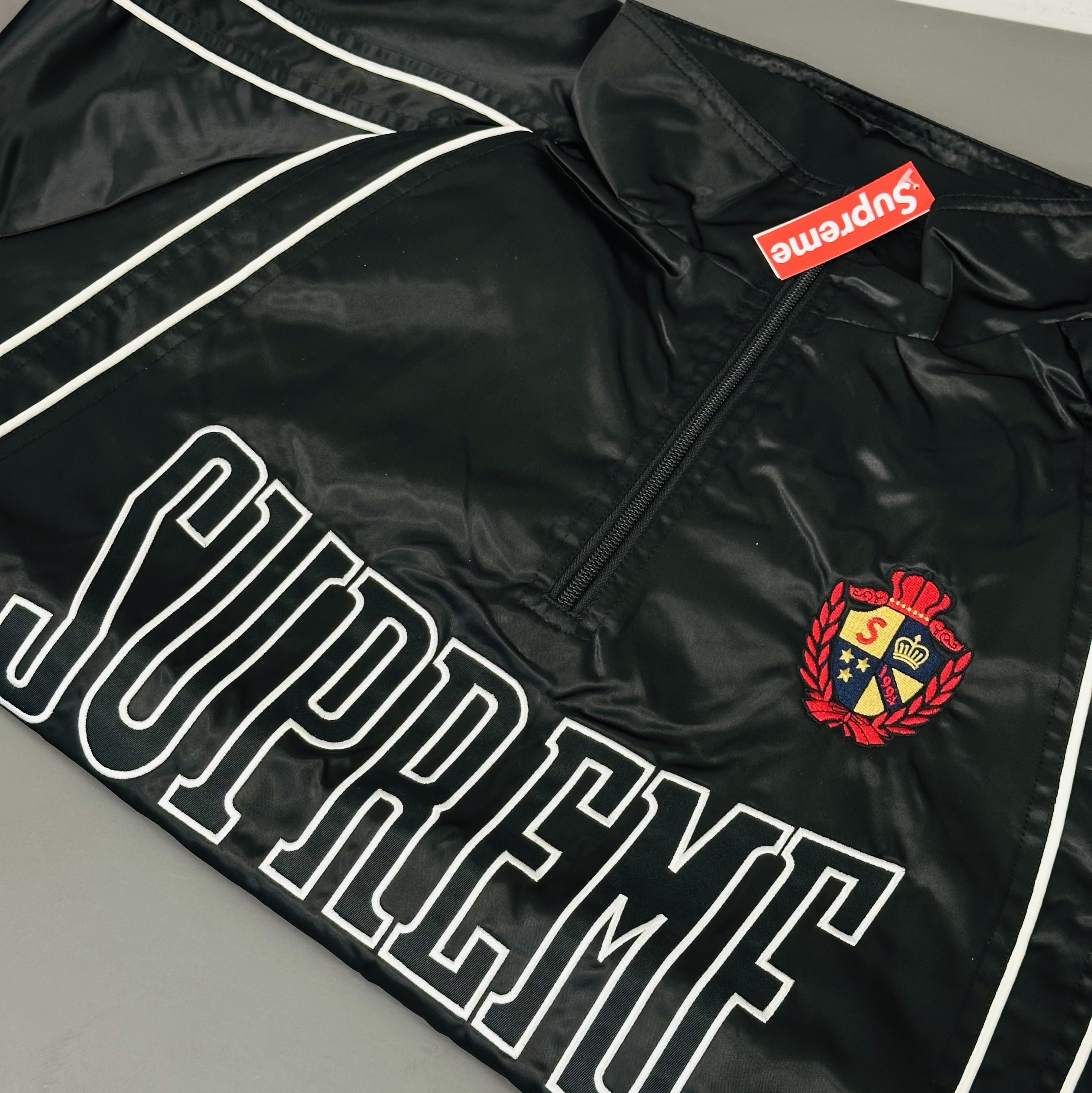 Supreme Satin Piping Pullover Black - 25SS 착용 스타일