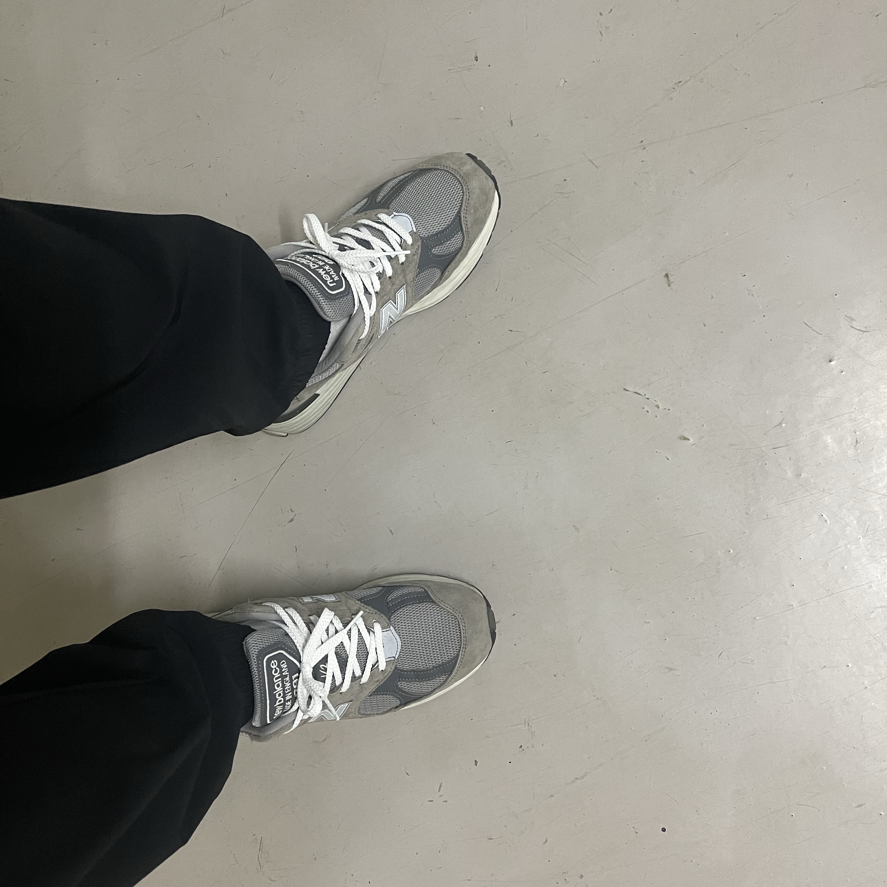 New Balance 991v2 Made in UK Rock Ridge Alloy Silver 착용 스타일