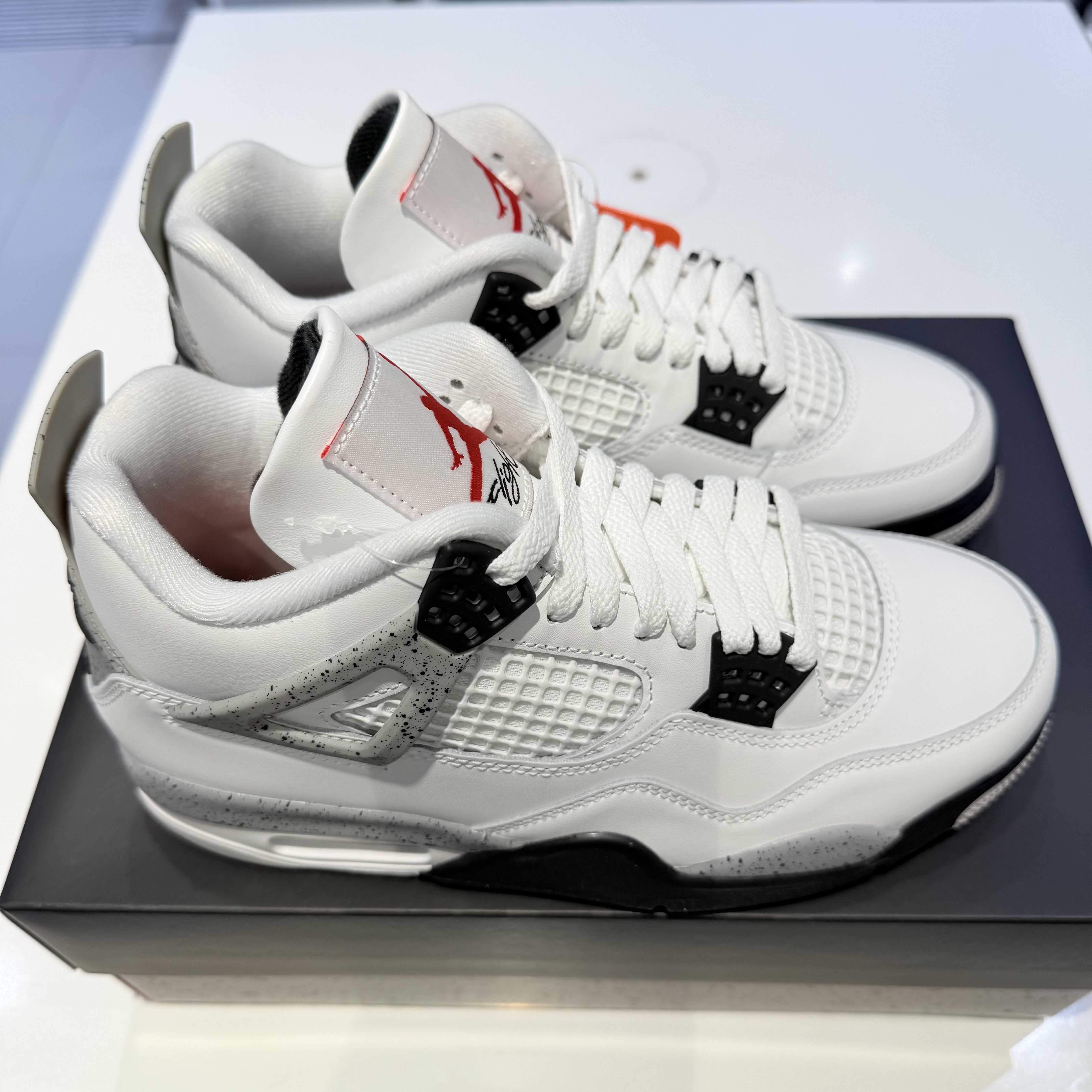 Jordan 4 Retro OG White Cement 2025 착용 스타일 - 4