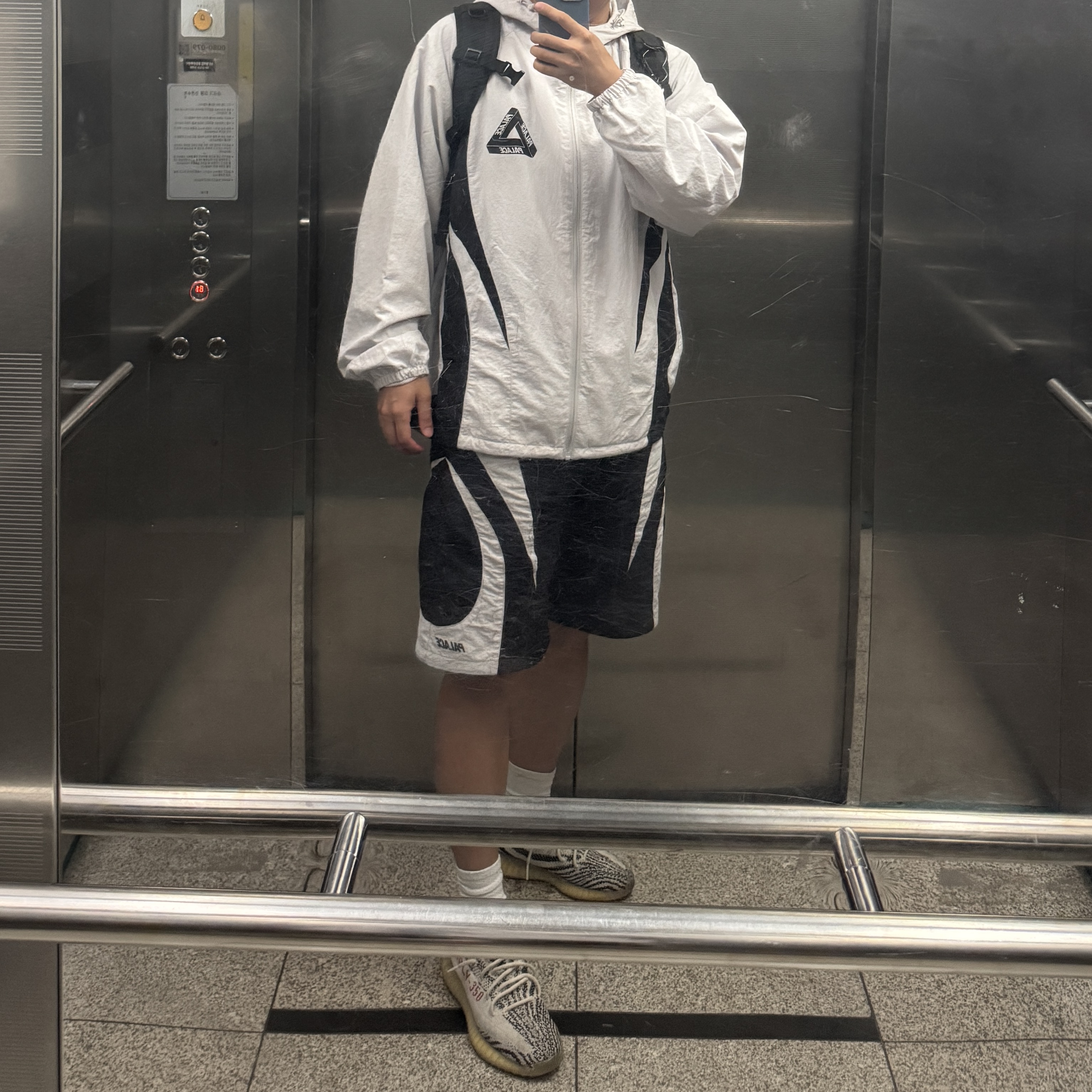 Palace P-Track Jacket Cloud - 25SS, Palace P-Track Shorts Black - 25SS 착용 스타일