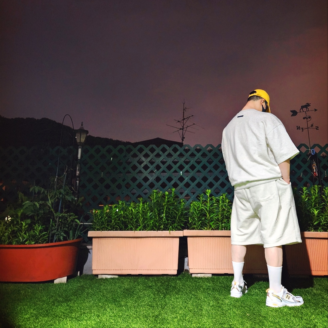 New Balance 530 White Yellow 착용 스타일 - 3