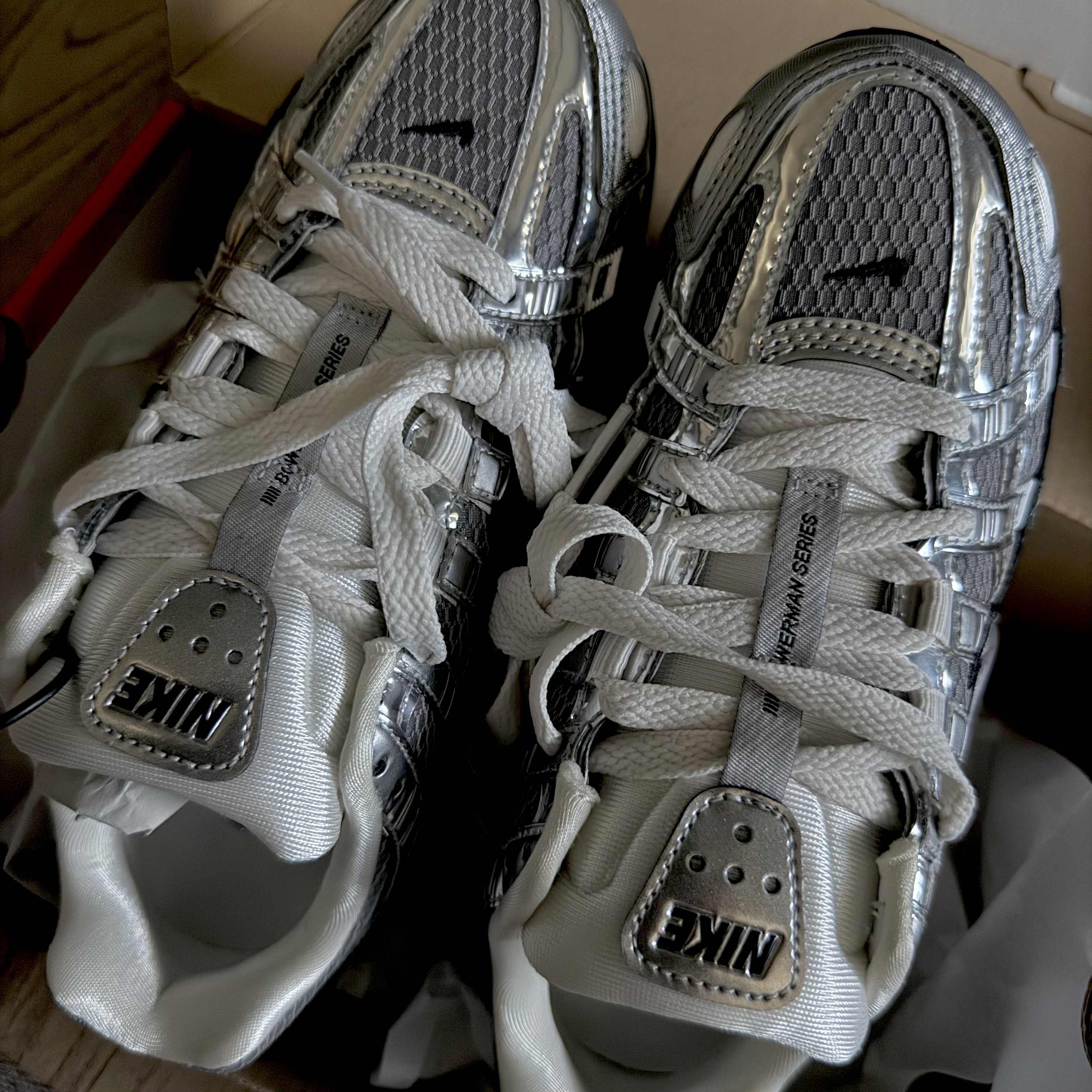 Nike P-6000 Metallic Silver 착용 스타일