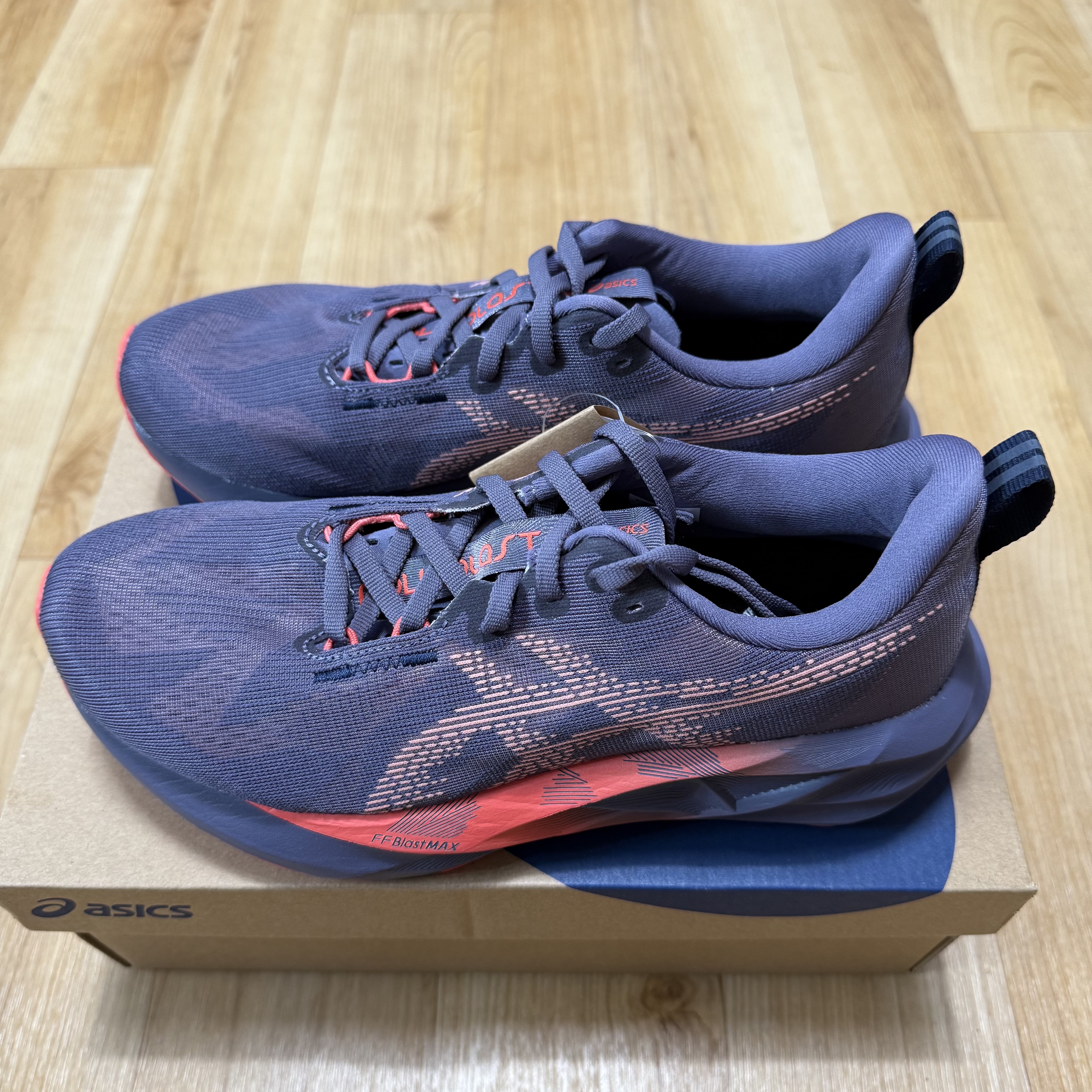 (W) Asics Novablast 5 Greyish Purple Coral Reef 착용 스타일 - 2