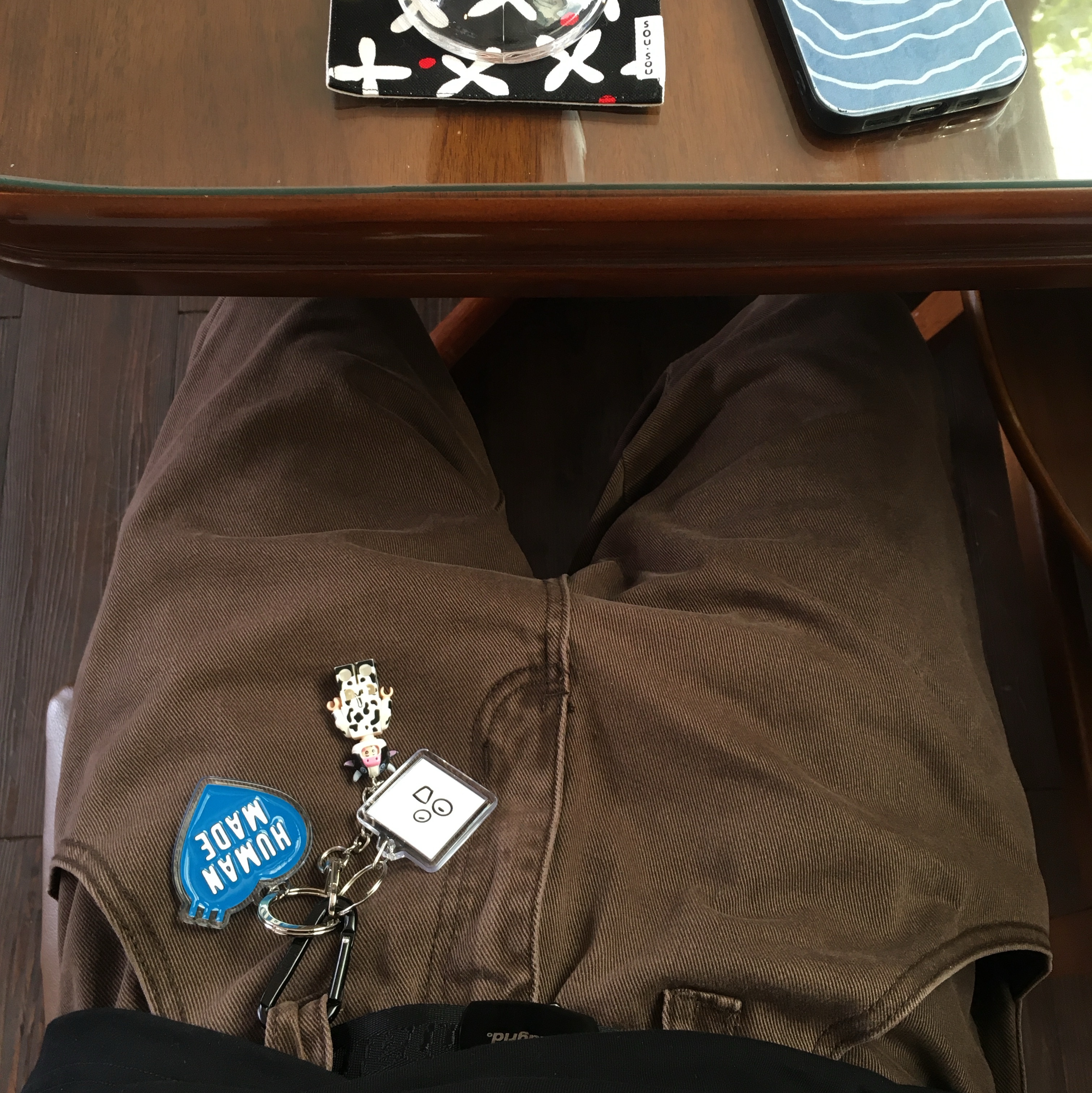Human Made Acrylic Heart Keyring Blue, New Balance x Thisisneverthat 550 Brown Black 착용 스타일 - 1