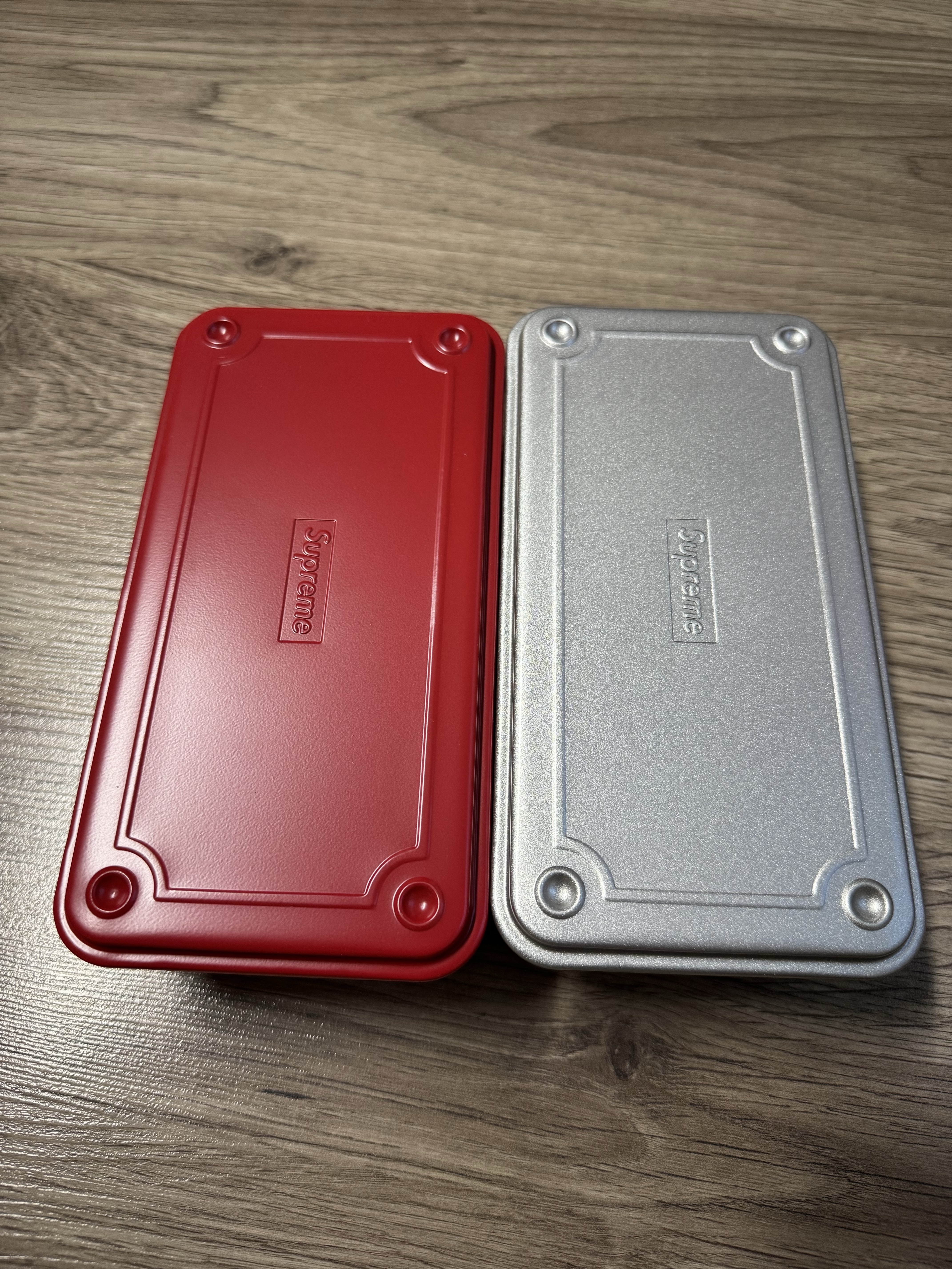 Supreme x Toyo Steel T-190 Mini Toolbox Red - 25SS, Supreme x Toyo Steel T-190 Mini Toolbox Silver - 25SS 착용 스타일
