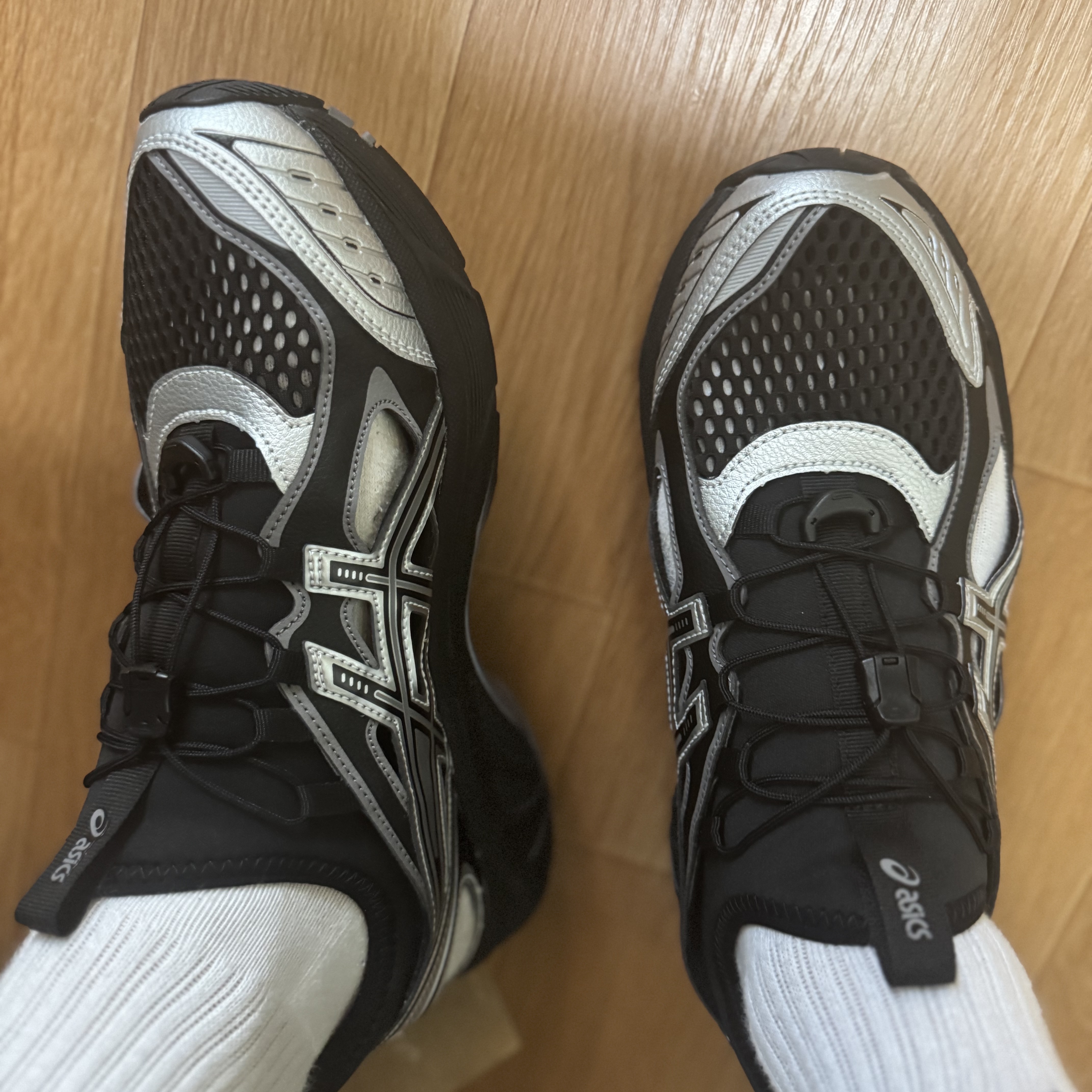 Asics GT-2160 Breeze Black Pure Silver 착용 스타일 - 3