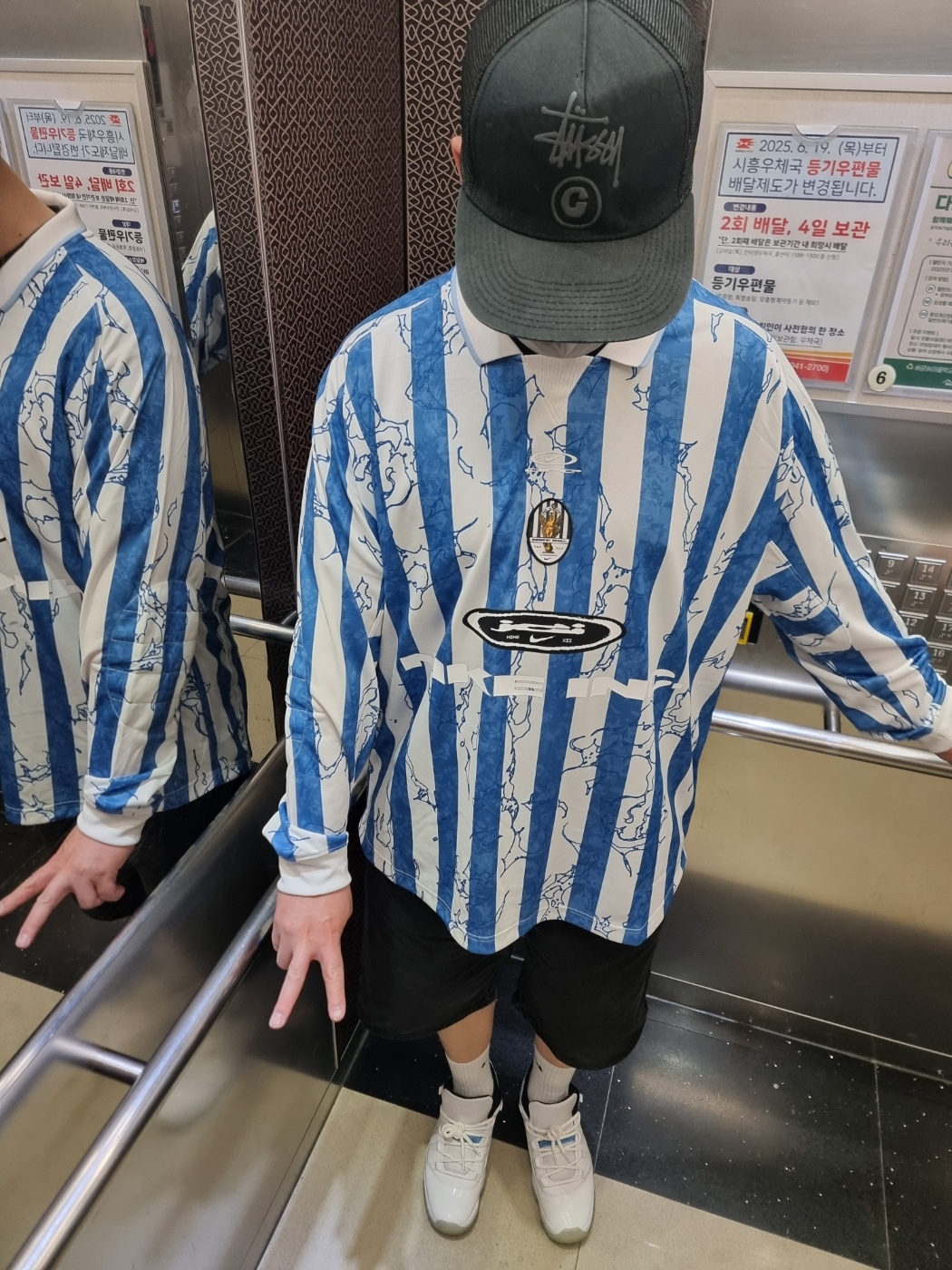 Nike Air Long Sleeve Jersey Psychic Blue Light Armory Blue, Suade Two Tuck Denim Shorts Black 착용 스타일