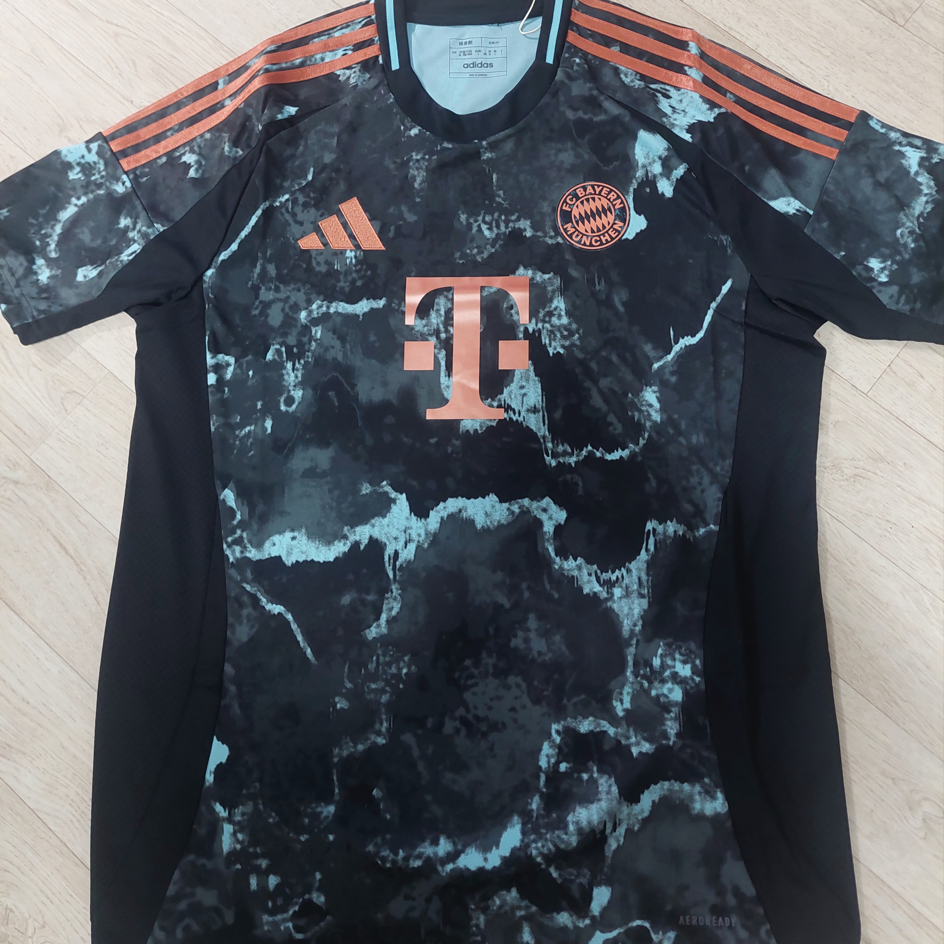 Adidas Bayern Munchen 2024/25 Away Jersey Black - KR Sizing (Non Marking Ver.) 착용 스타일