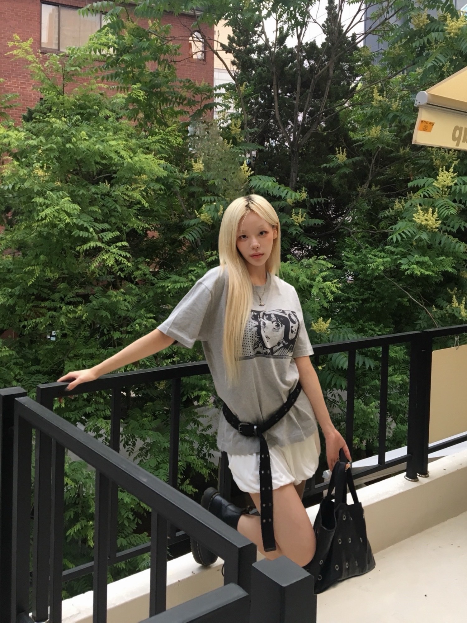 Vivienne Westwood Mayfair Bas Relief Pendant Silver, Dr. Martens Jadon Boots Black 착용 스타일 - 4