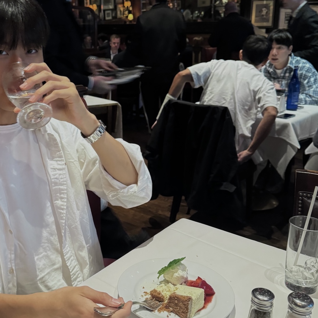 Cartier Tank Must Watch Large Quartz Steel Bracelet Steel 착용 스타일 - 4