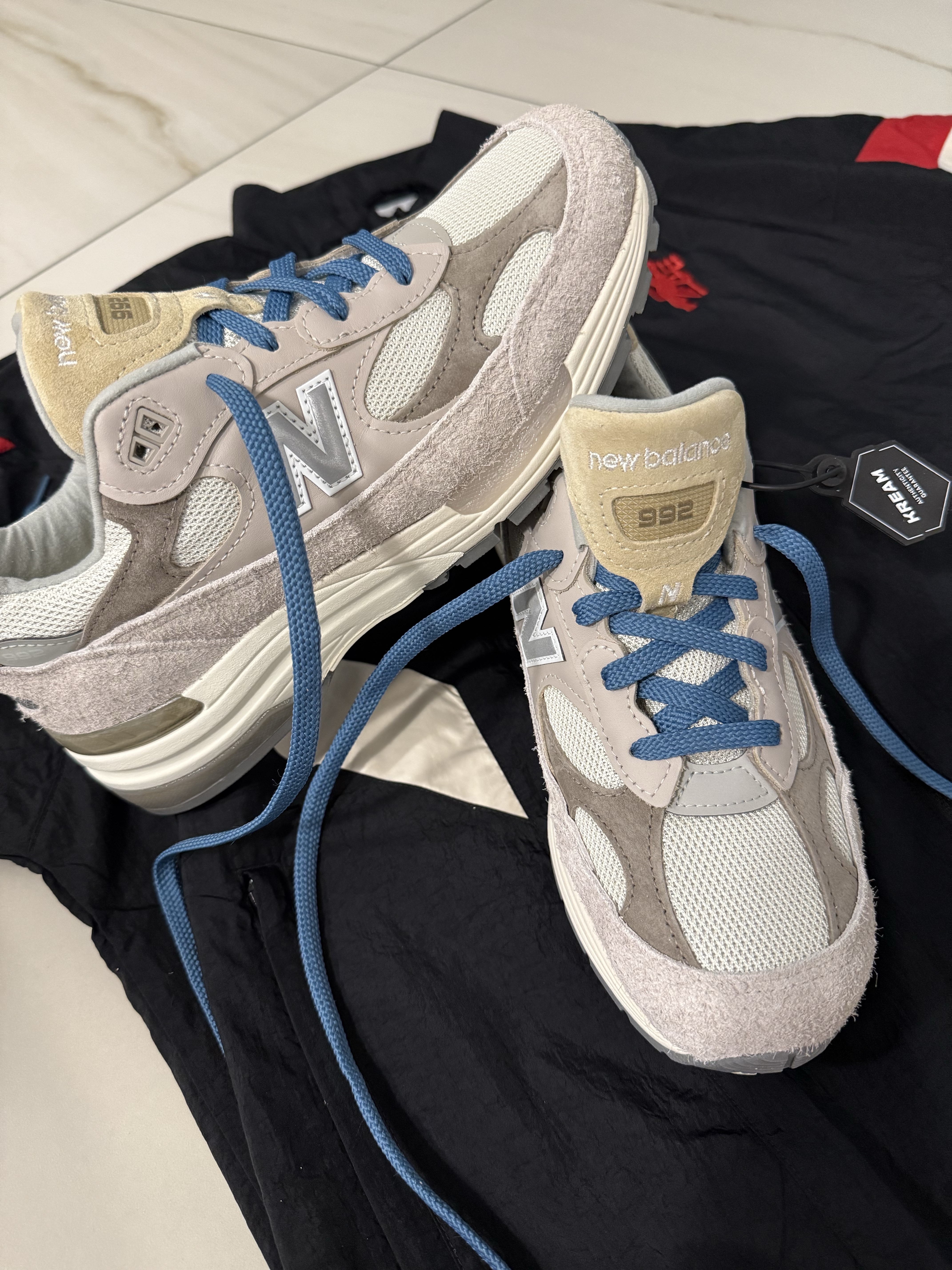 New Balance 992 Made in USA Moonrock Mushroom 착용 스타일