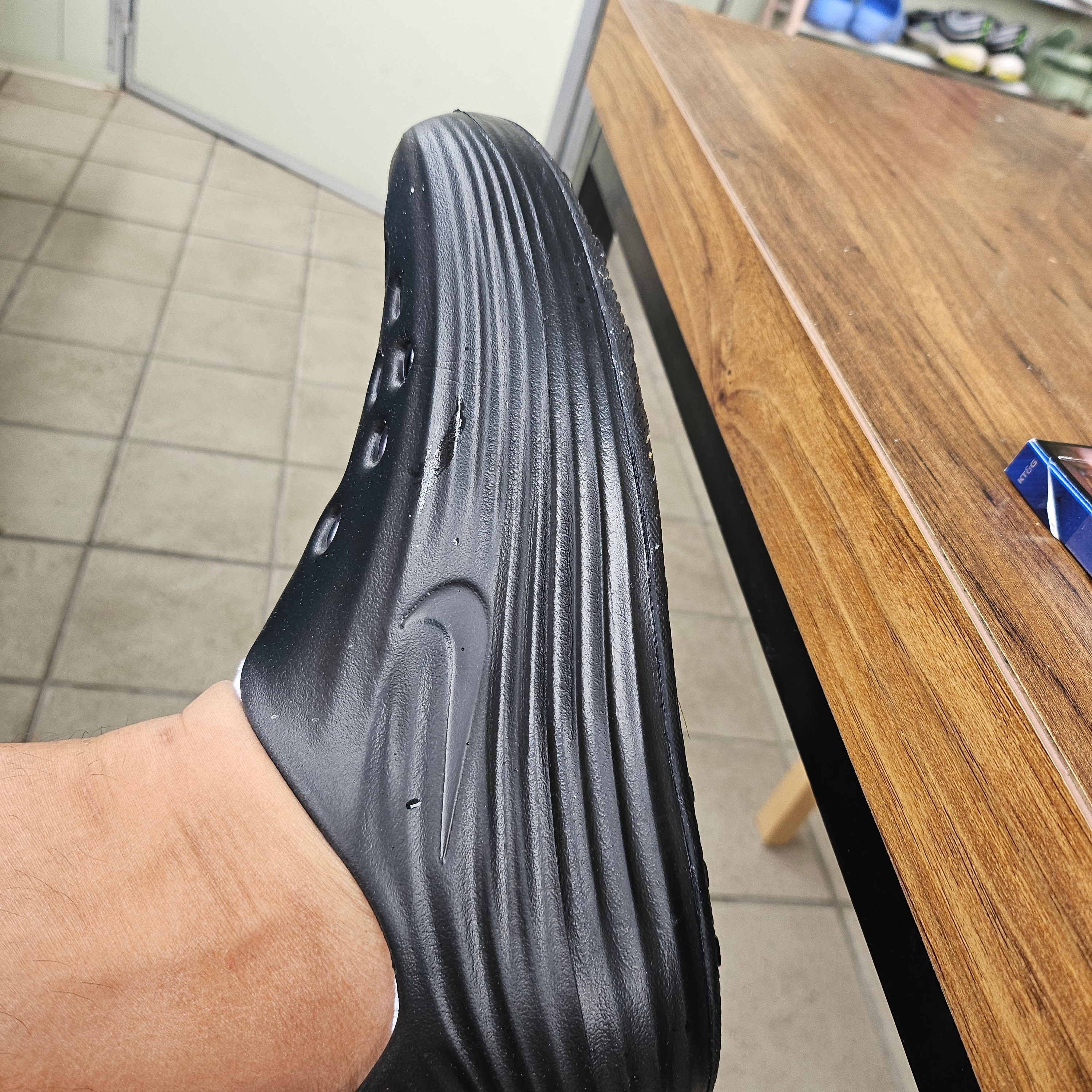 Nike ReactX Rejuven8 Triple Black 착용 스타일