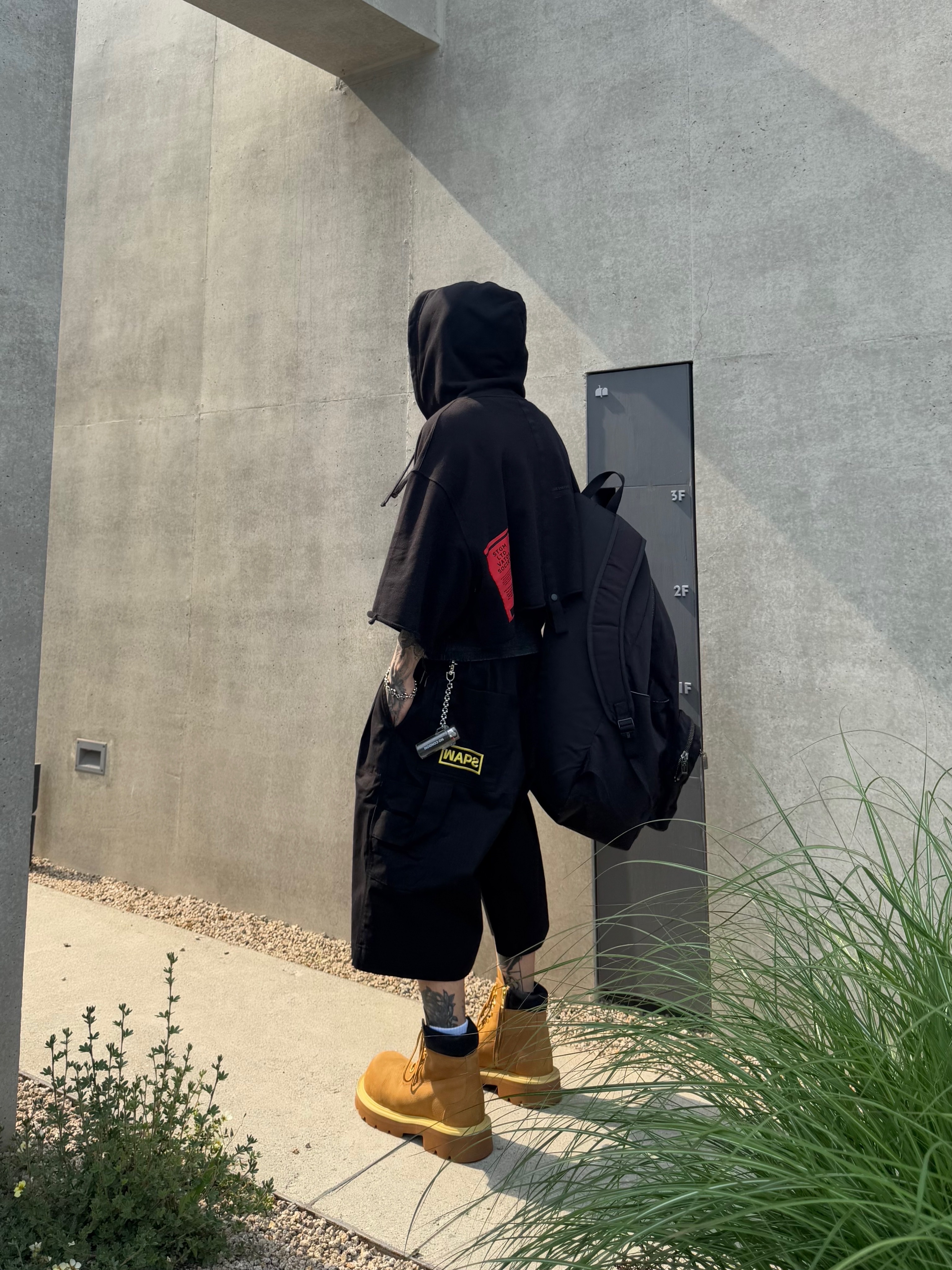 Converse x Drkshdw Oversized Backpack Black 착용 스타일 - 5